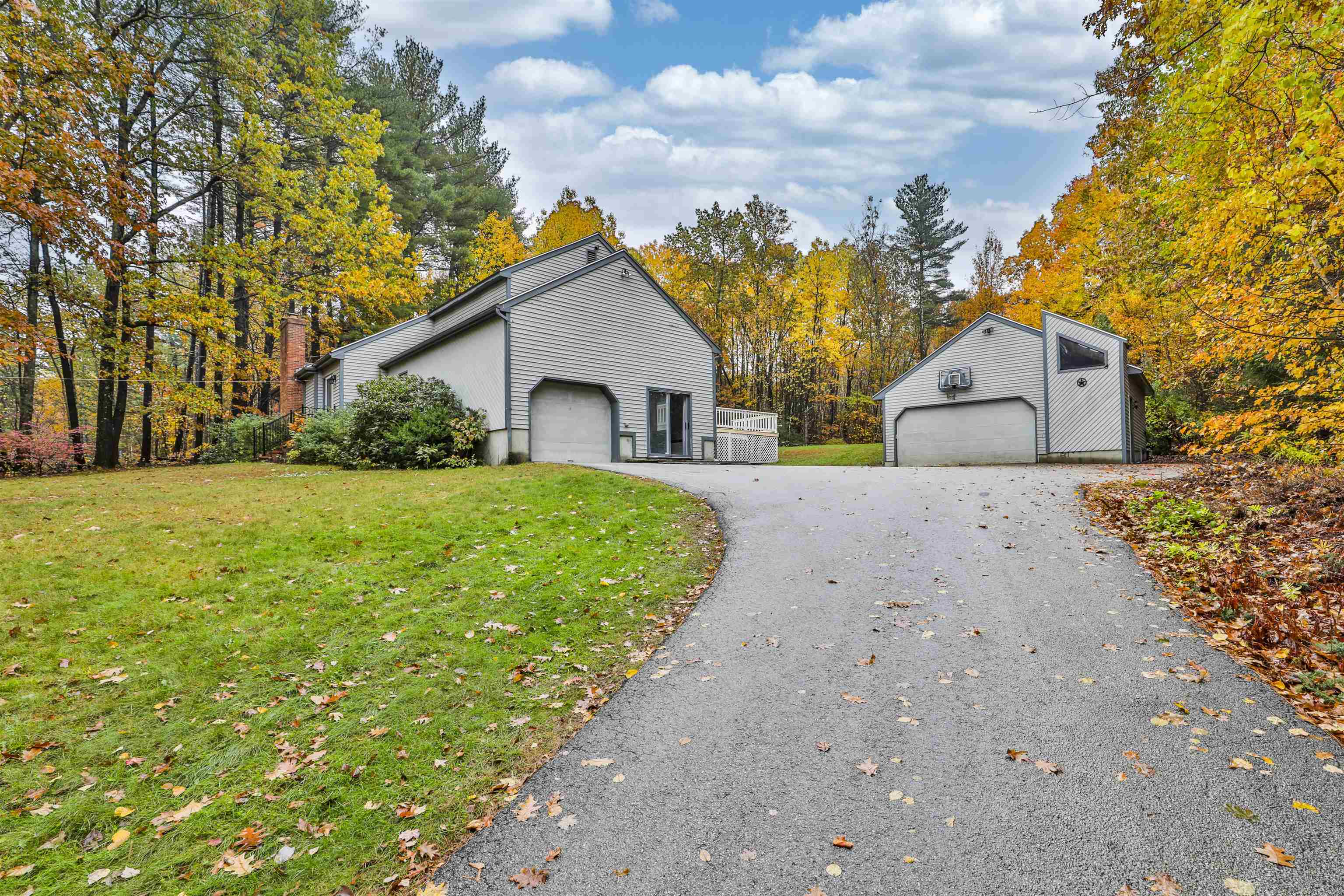 MLS 5066916: 11 Teloian Drive, Hudson NH