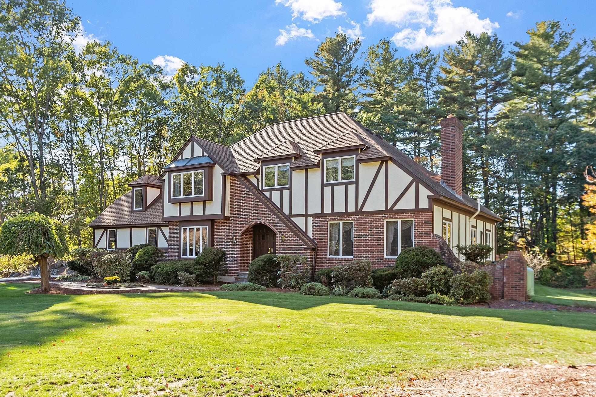 Homes for sale in Pelham, NH | 5 Stephanie Dr, Pelham, NH 03076 | MLS# 5066944