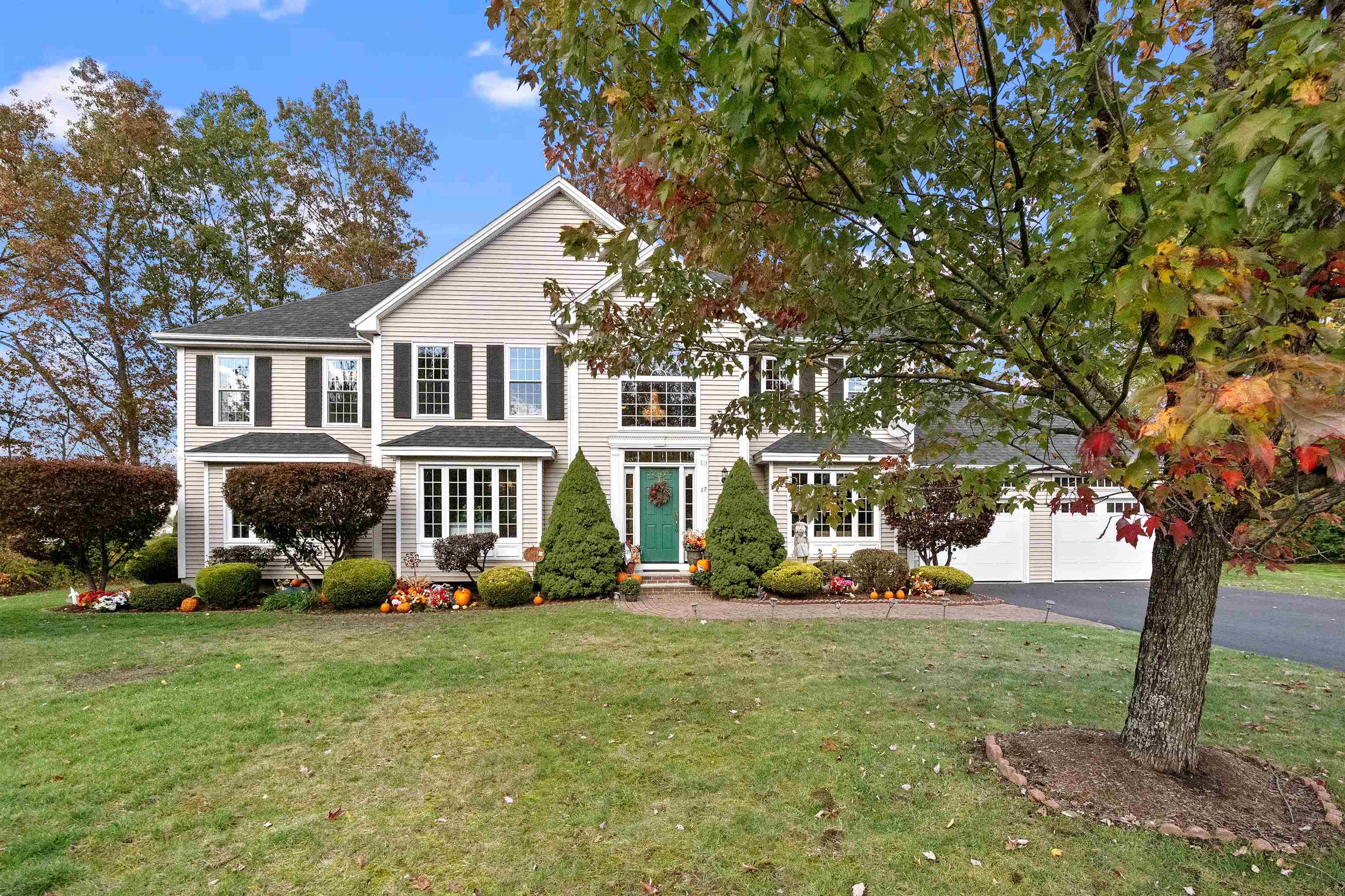 Homes for sale in Salem, NH | 17 Meredith Rd, Salem, NH 03079 | MLS# 5067211