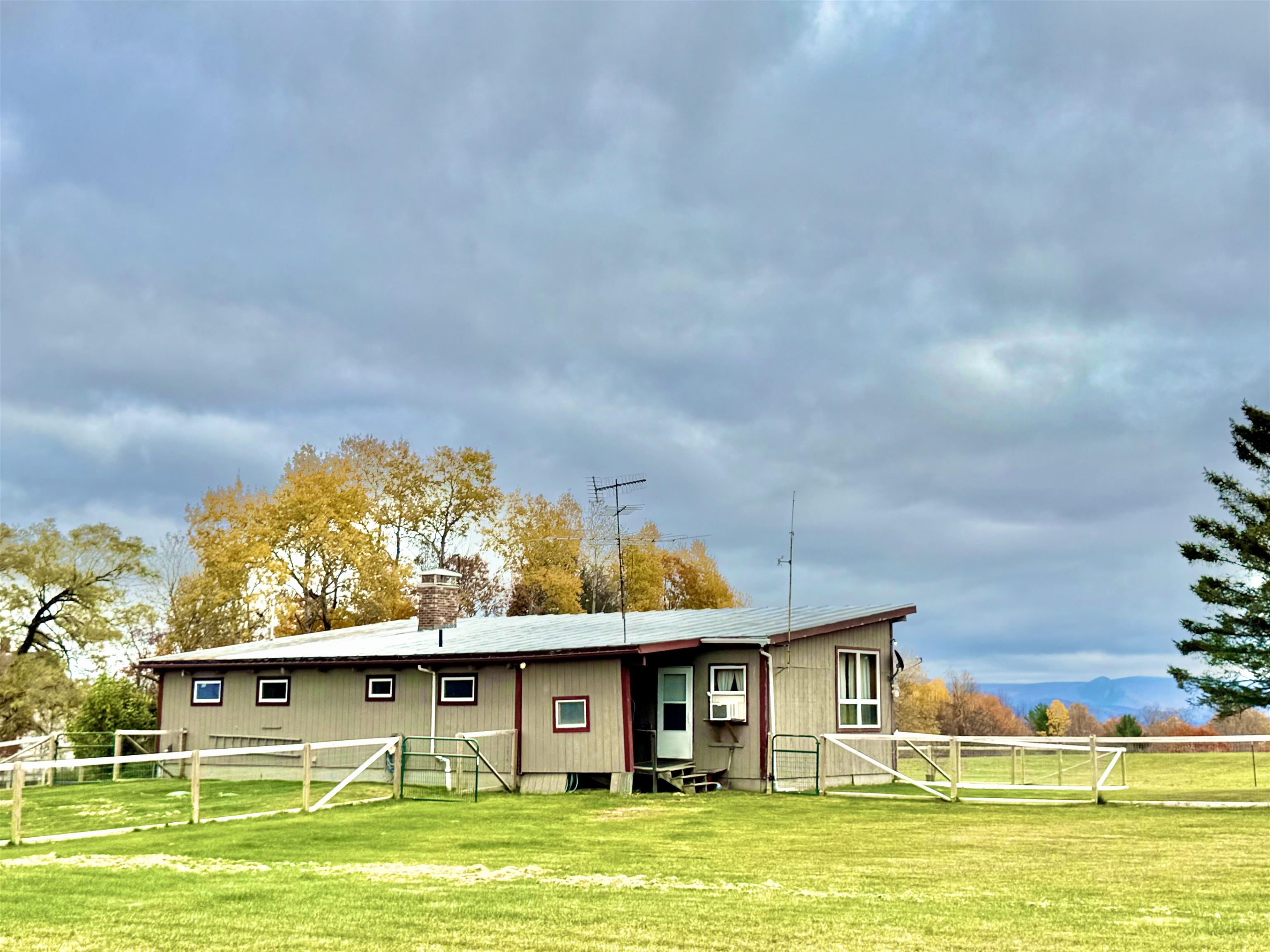 Newbury VT Home for sale $$385,000 $267 per sq.ft.