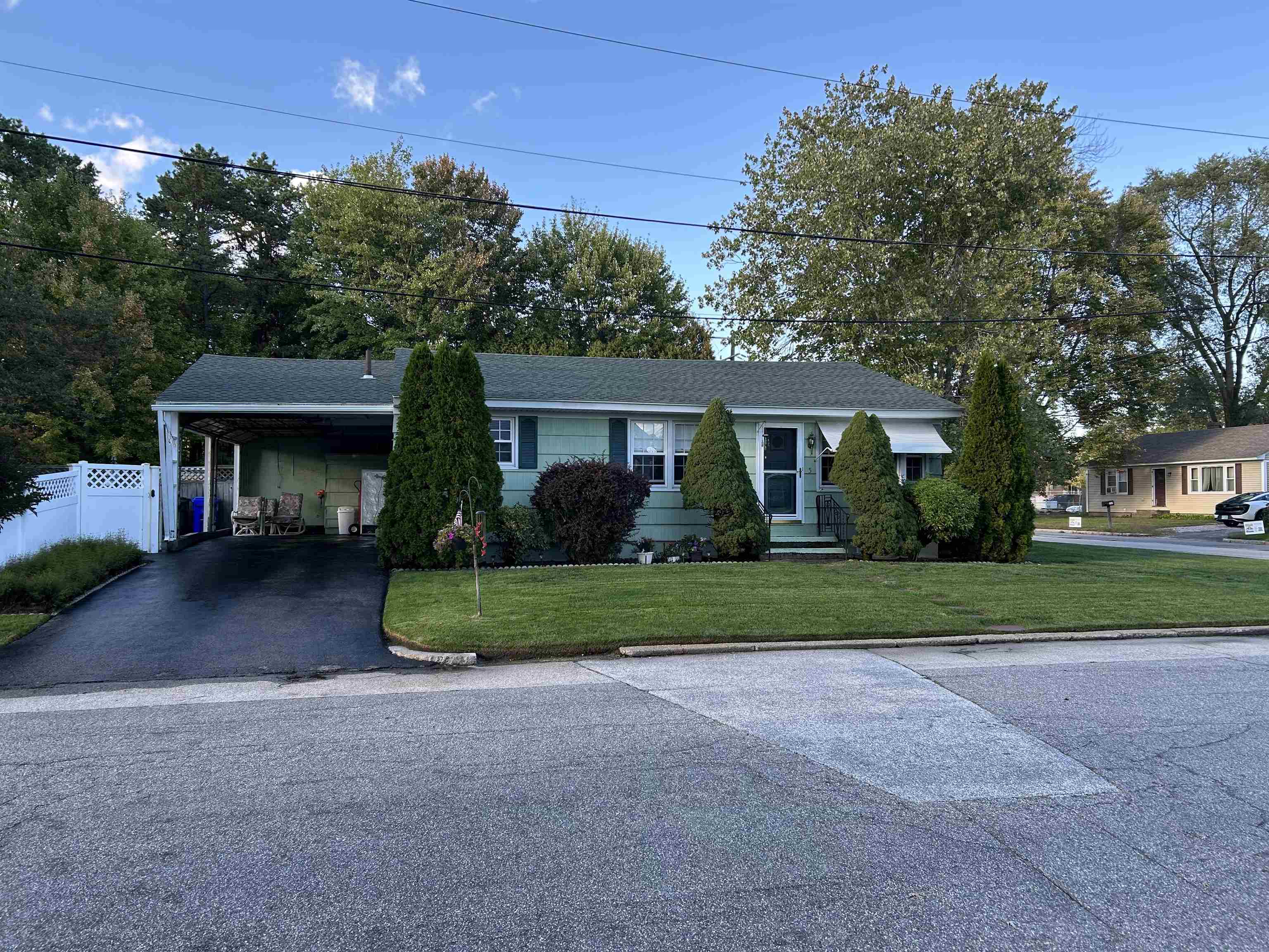 Manchester NH Home for sale $$399,000 $283 per sq.ft.