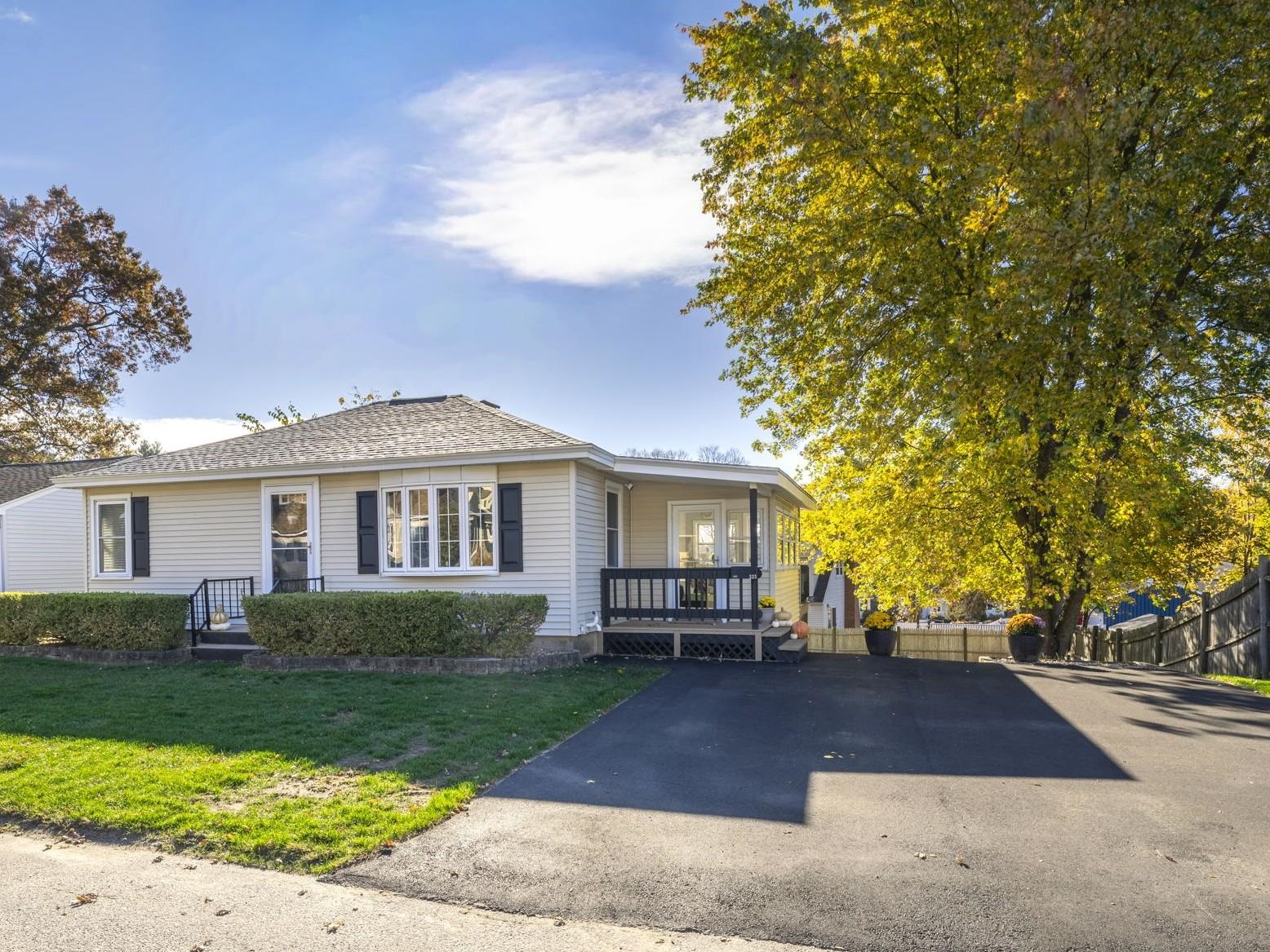 Homes for sale in Manchester, NH | 323 Seames Dr, Manchester, NH 03103 | MLS# 5067668