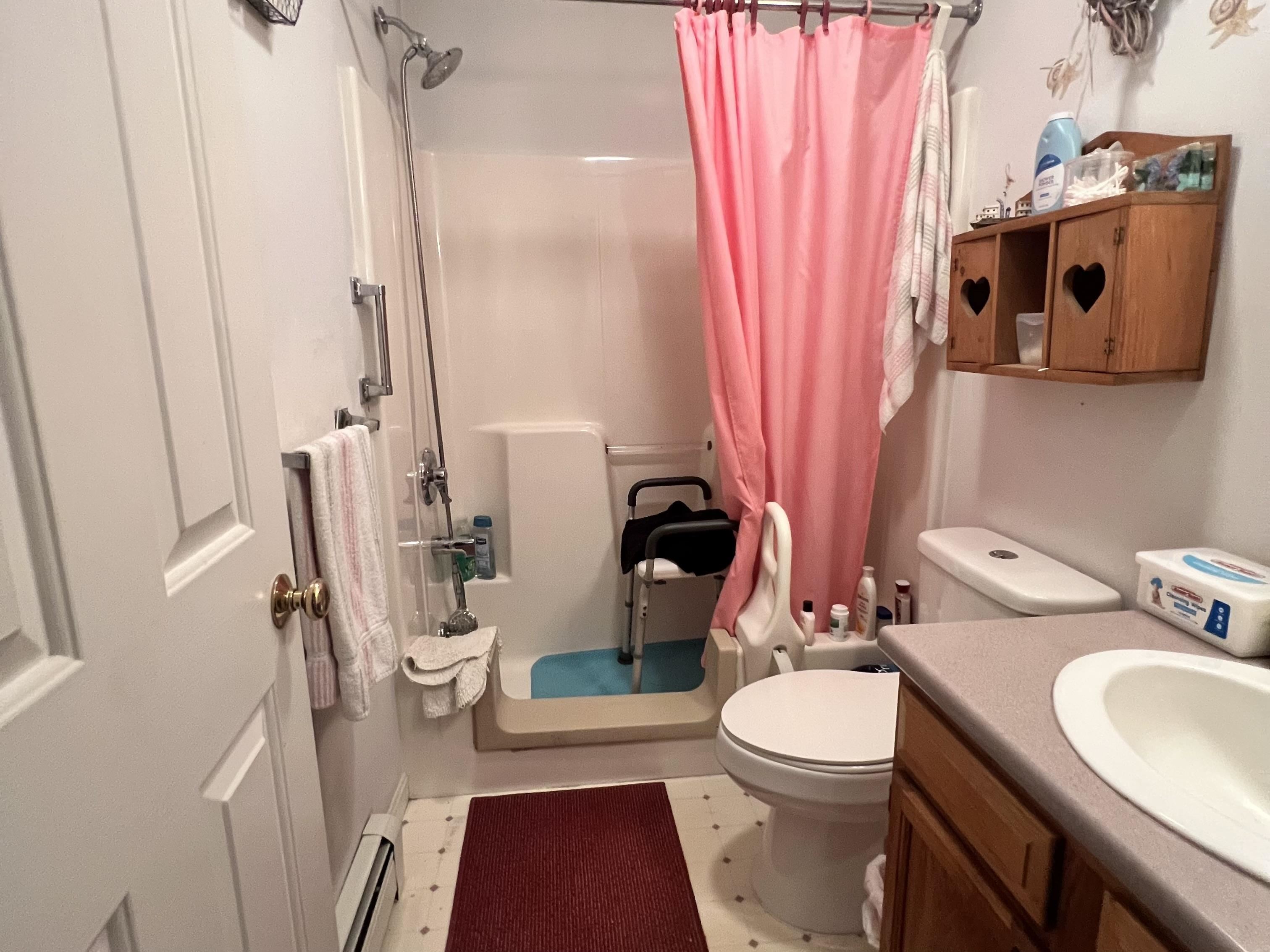 Full Bathroom 24356318