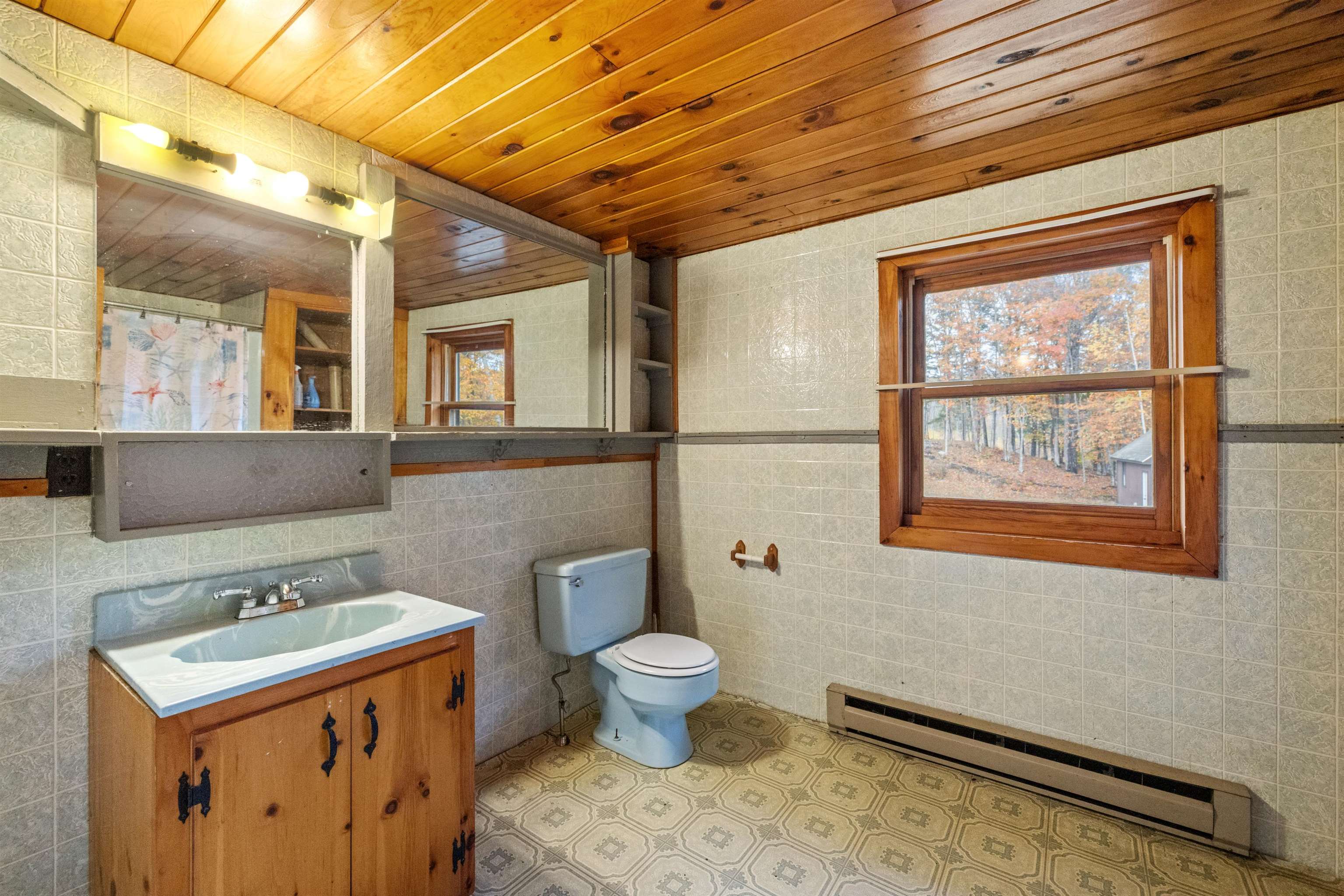 Upsairs full bathroom