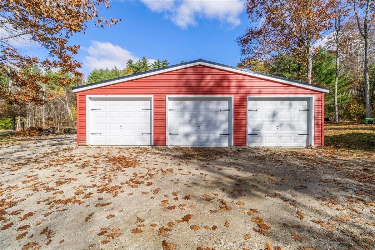 3 car garage with electric