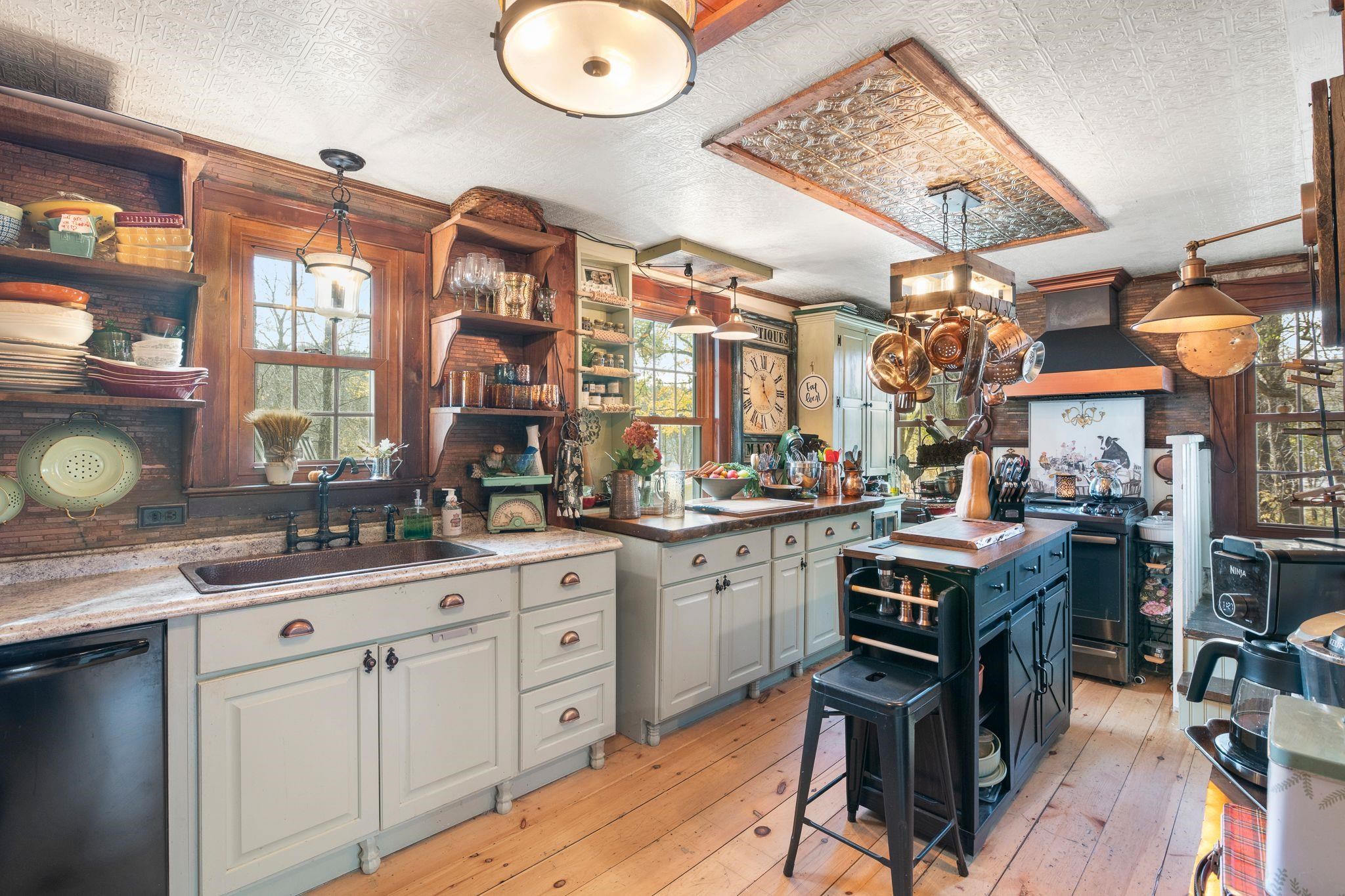 Homes for sale in Newfane, VT | 12 Cross St, Newfane, VT 05345 | MLS# 5068082