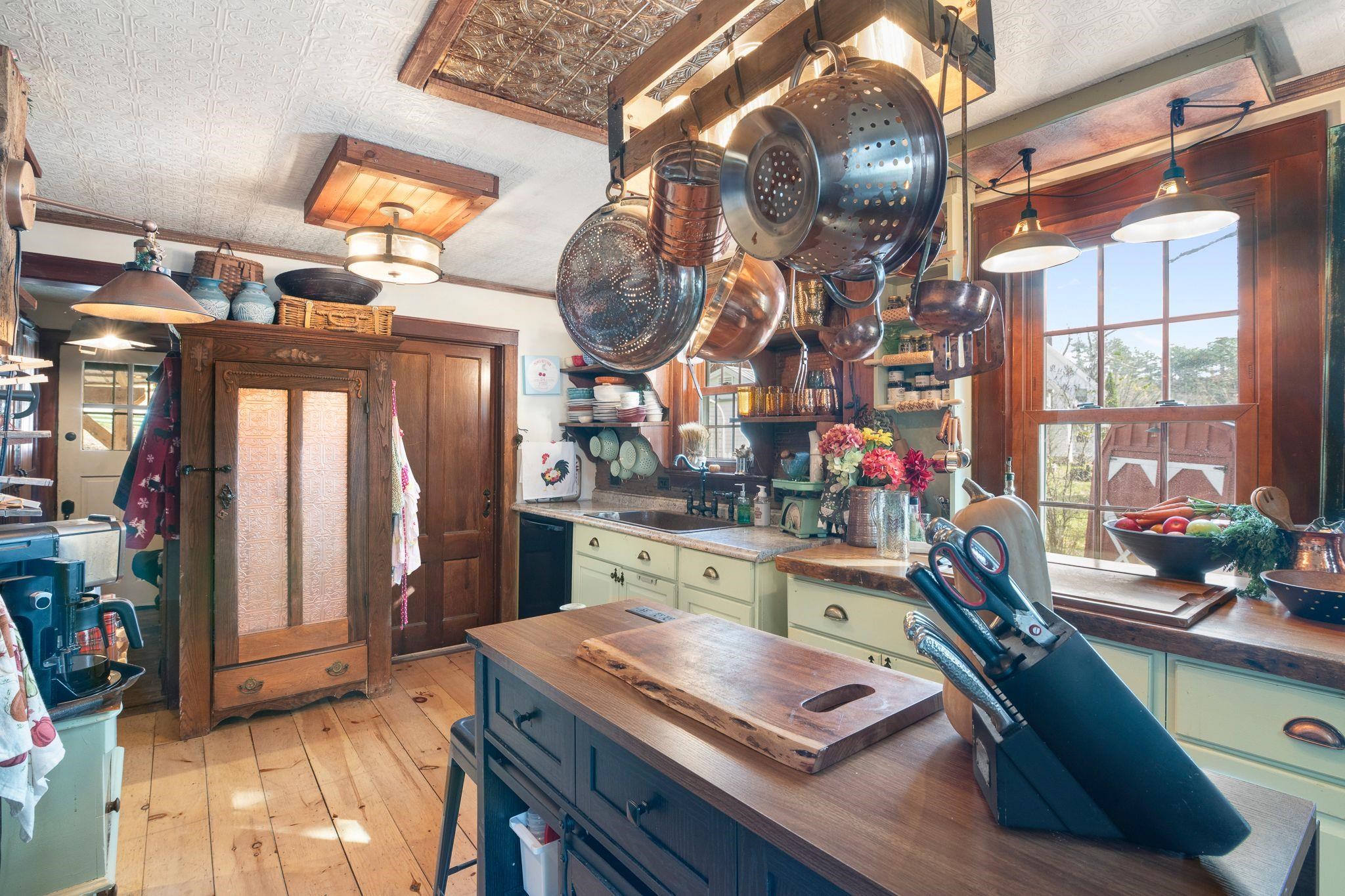 Homes for sale in Newfane, VT | 12 Cross St, Newfane, VT 05345 | MLS# 5068082