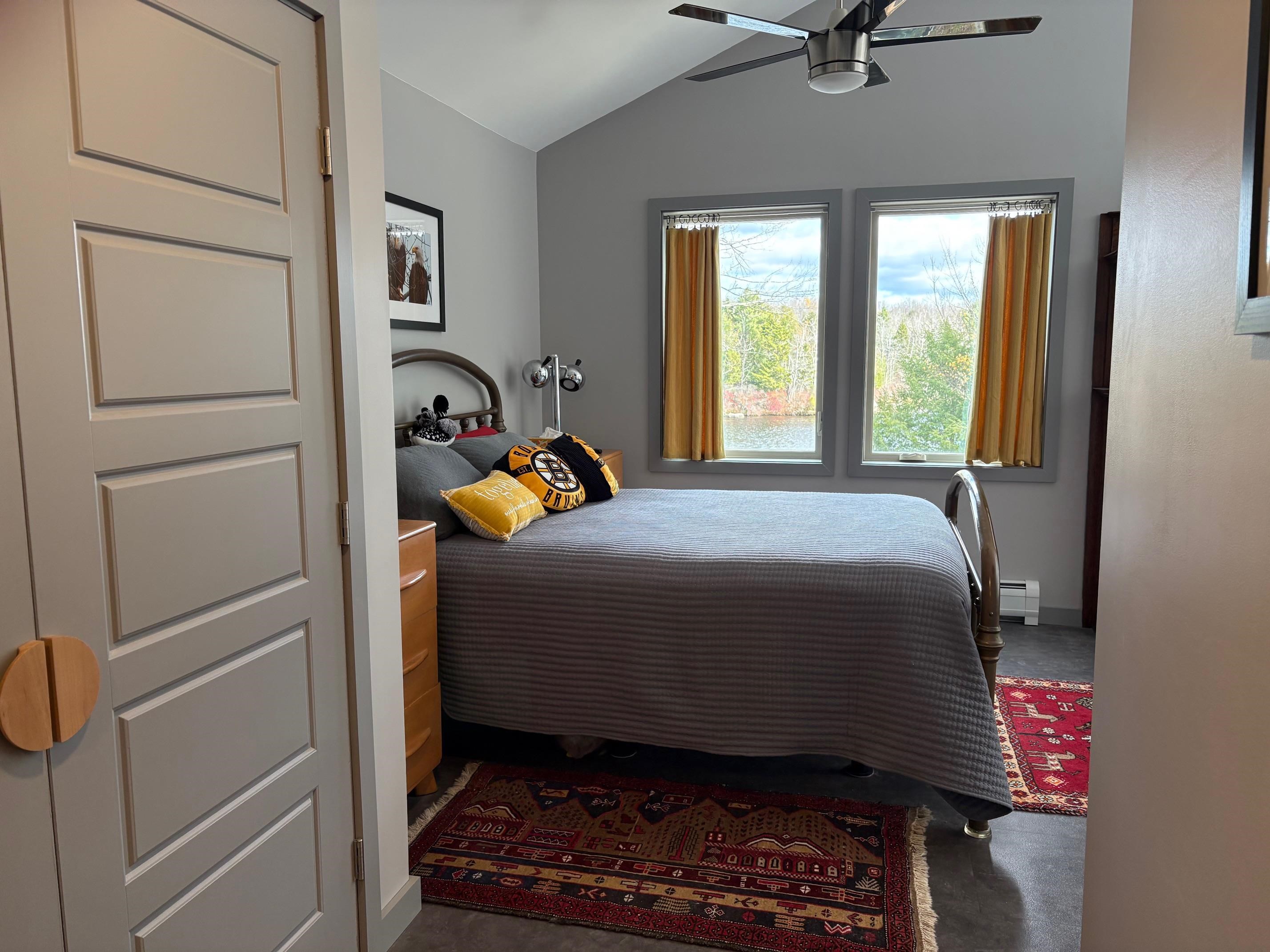 A Bed with a view! 24348928