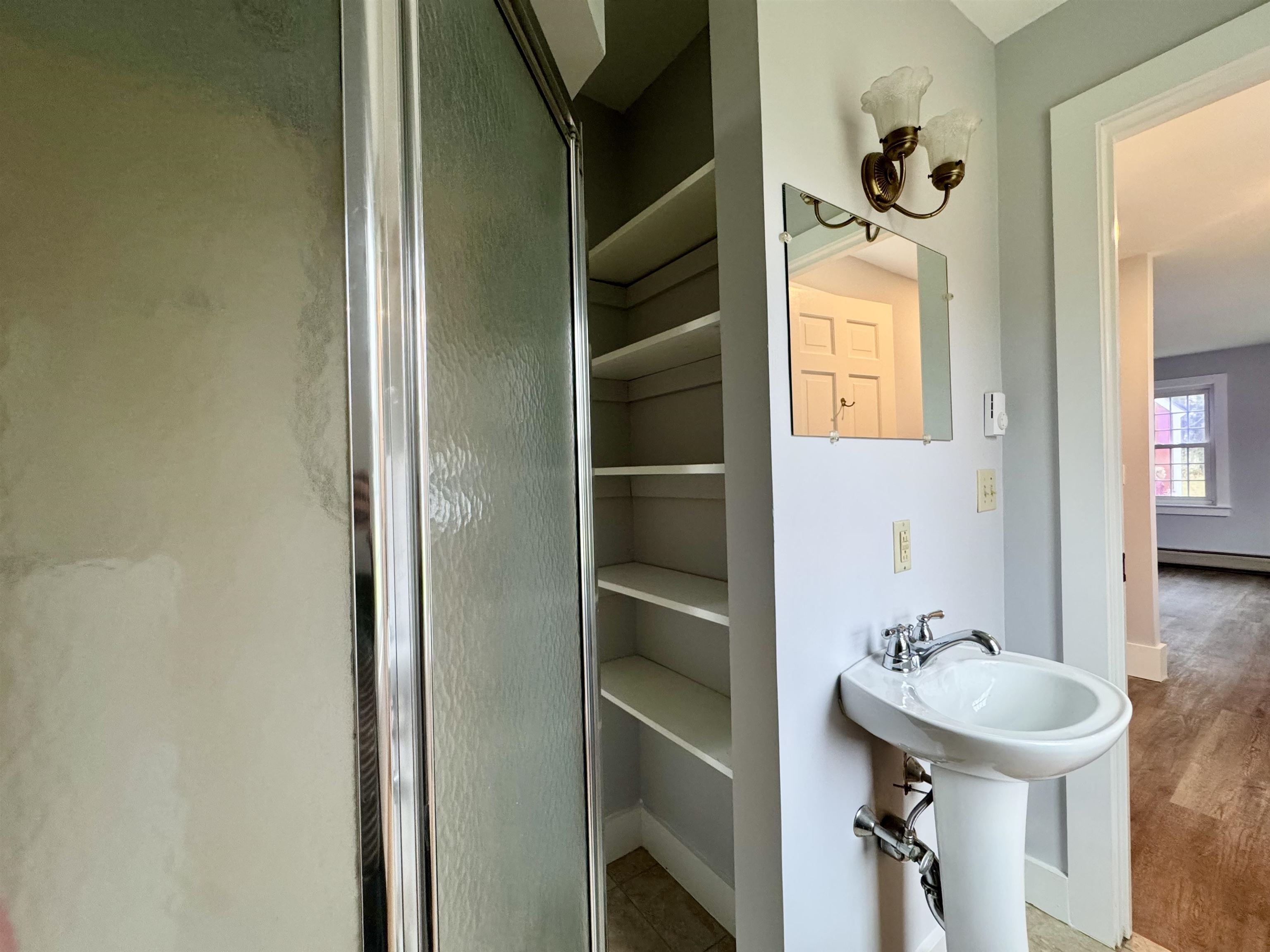 First Floor Bath 24375369