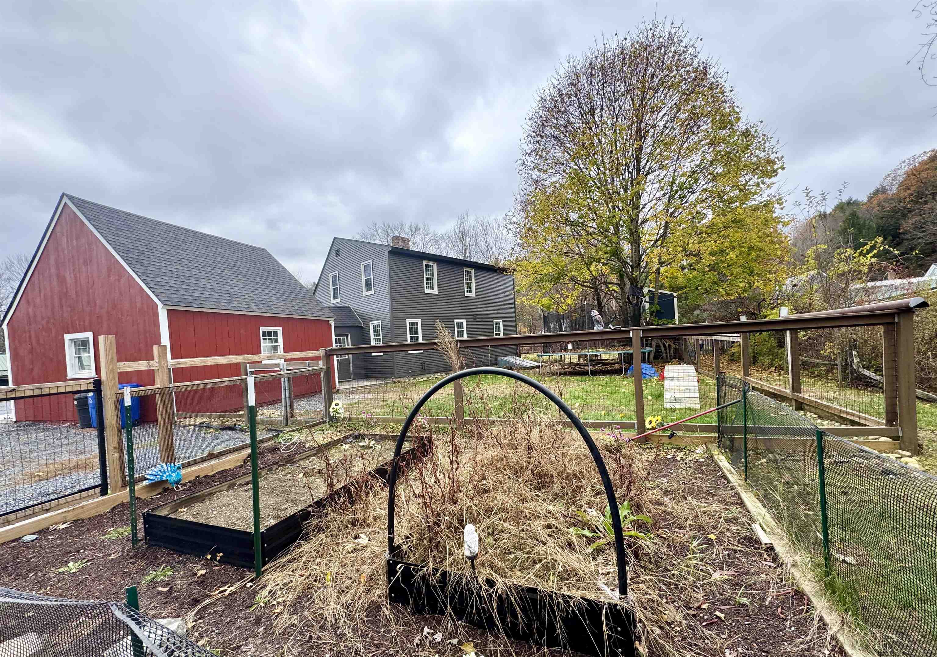 Raised Gardens - Fenced In 24375397