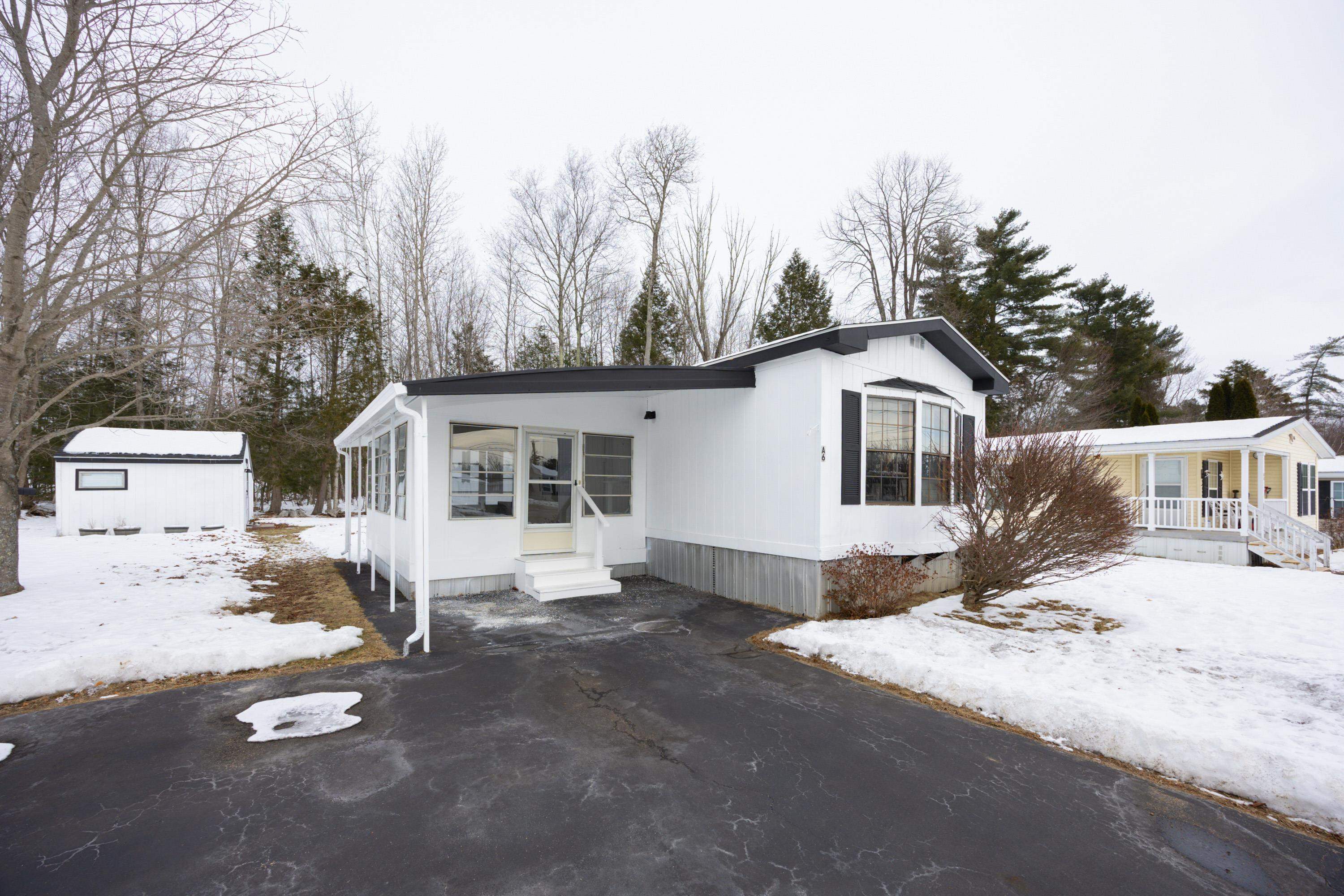 290 Calef Hw, Epping, NH 03042