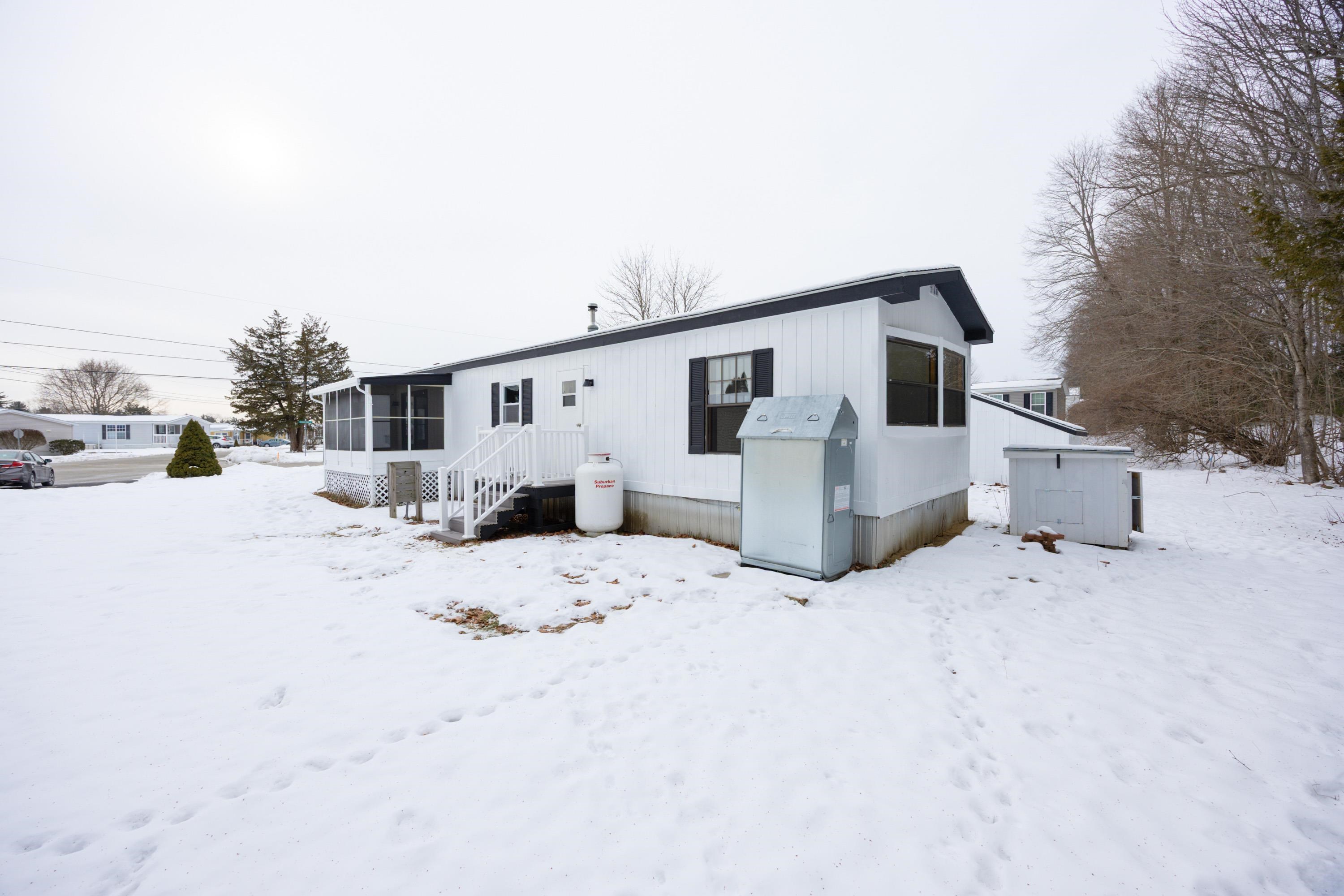 290 Calef Hw, Epping, NH 03042