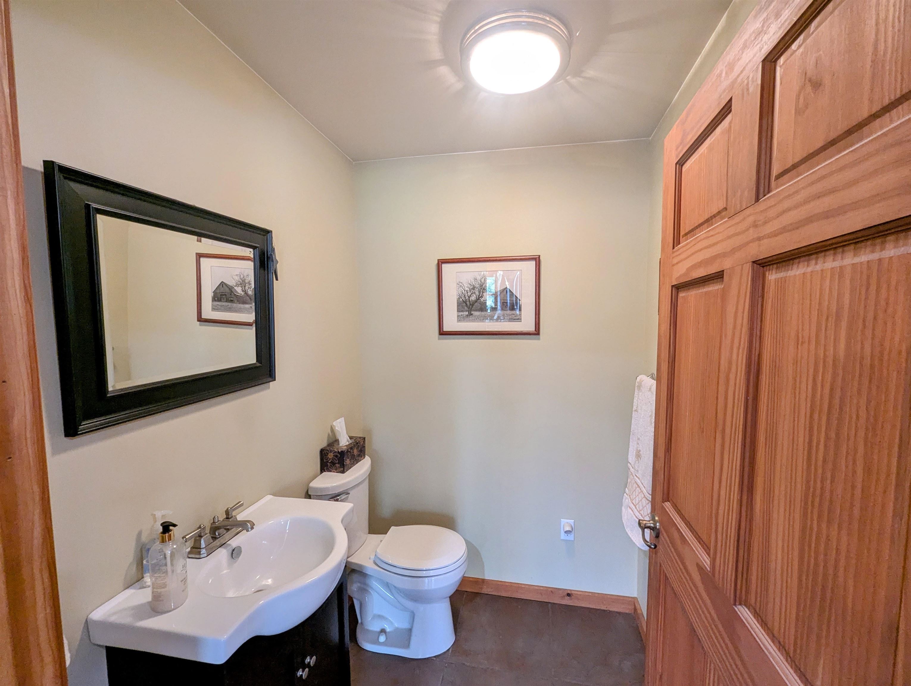 1/2 Bath off Kitchen 24387084