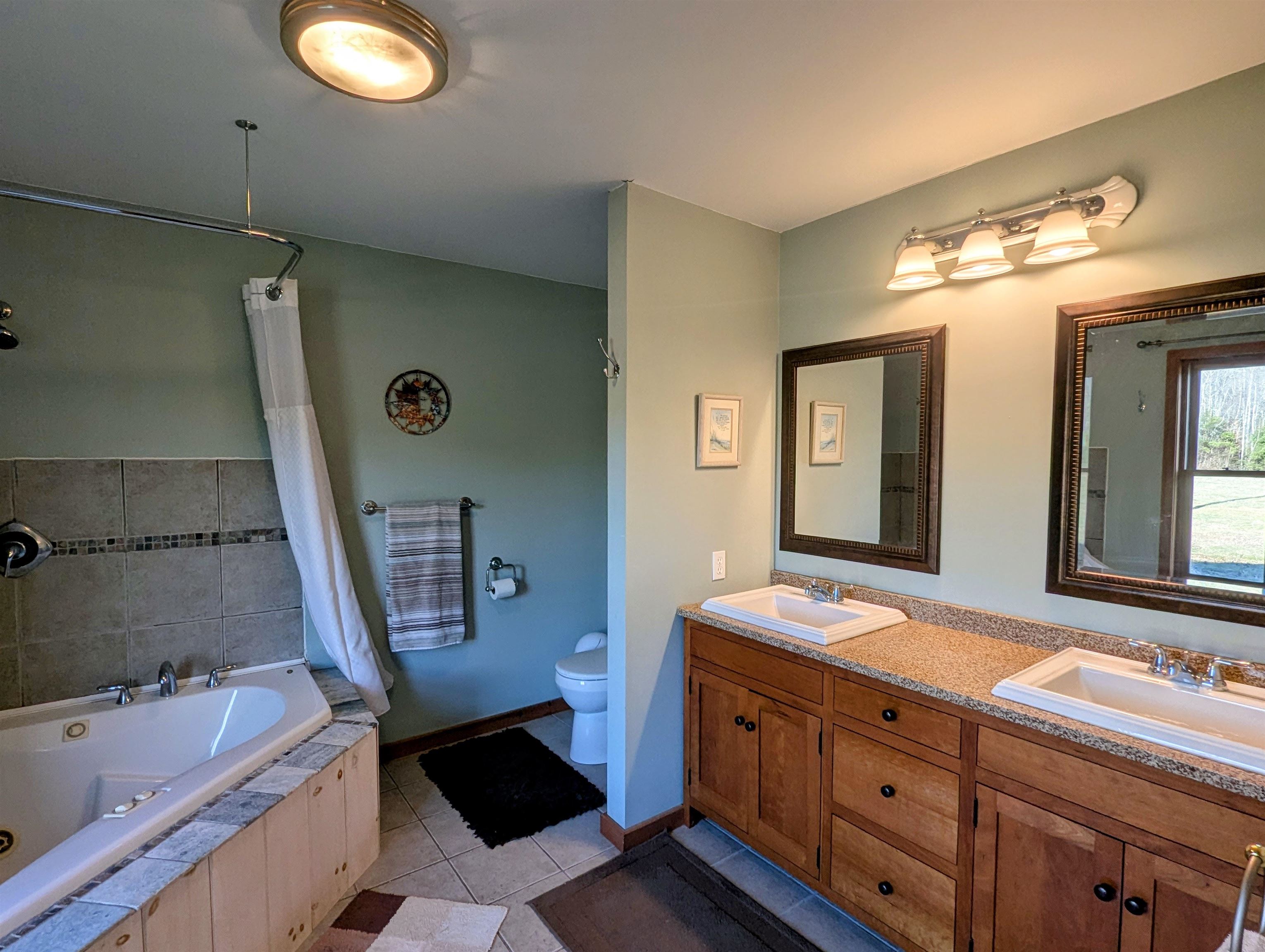 Primary Bathroom 24387098