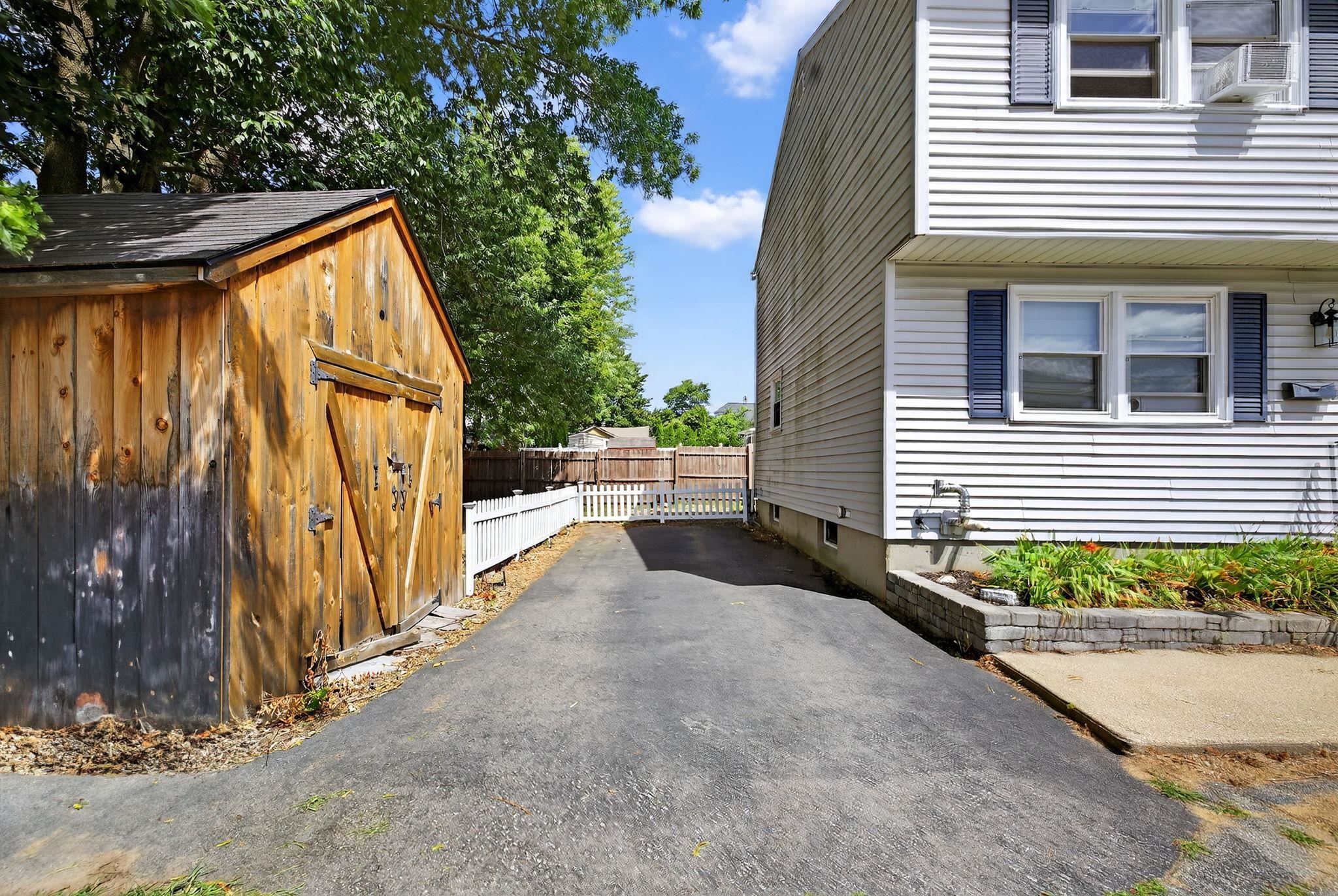 Homes for sale in Manchester, NH | 594 Dix St, Manchester, NH 03103 | MLS# 5068671