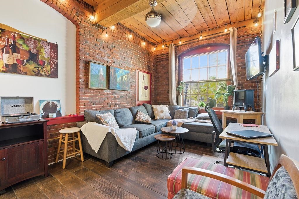 Homes for sale in Manchester, NH | 335 Cypress St #2P, Manchester, NH 03103 | MLS# 5068746