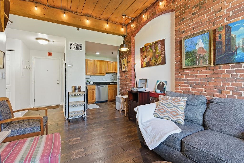 Homes for sale in Manchester, NH | 335 Cypress St #2P, Manchester, NH 03103 | MLS# 5068746