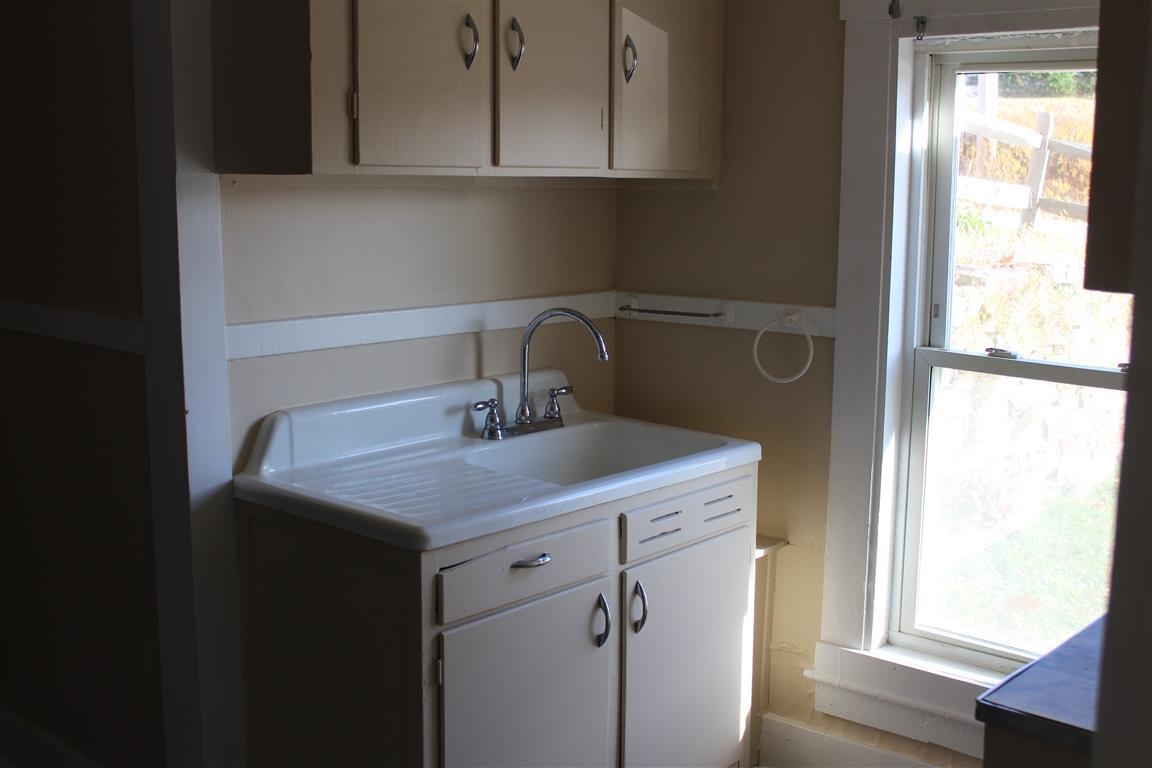 Apt Kitchen 24401166