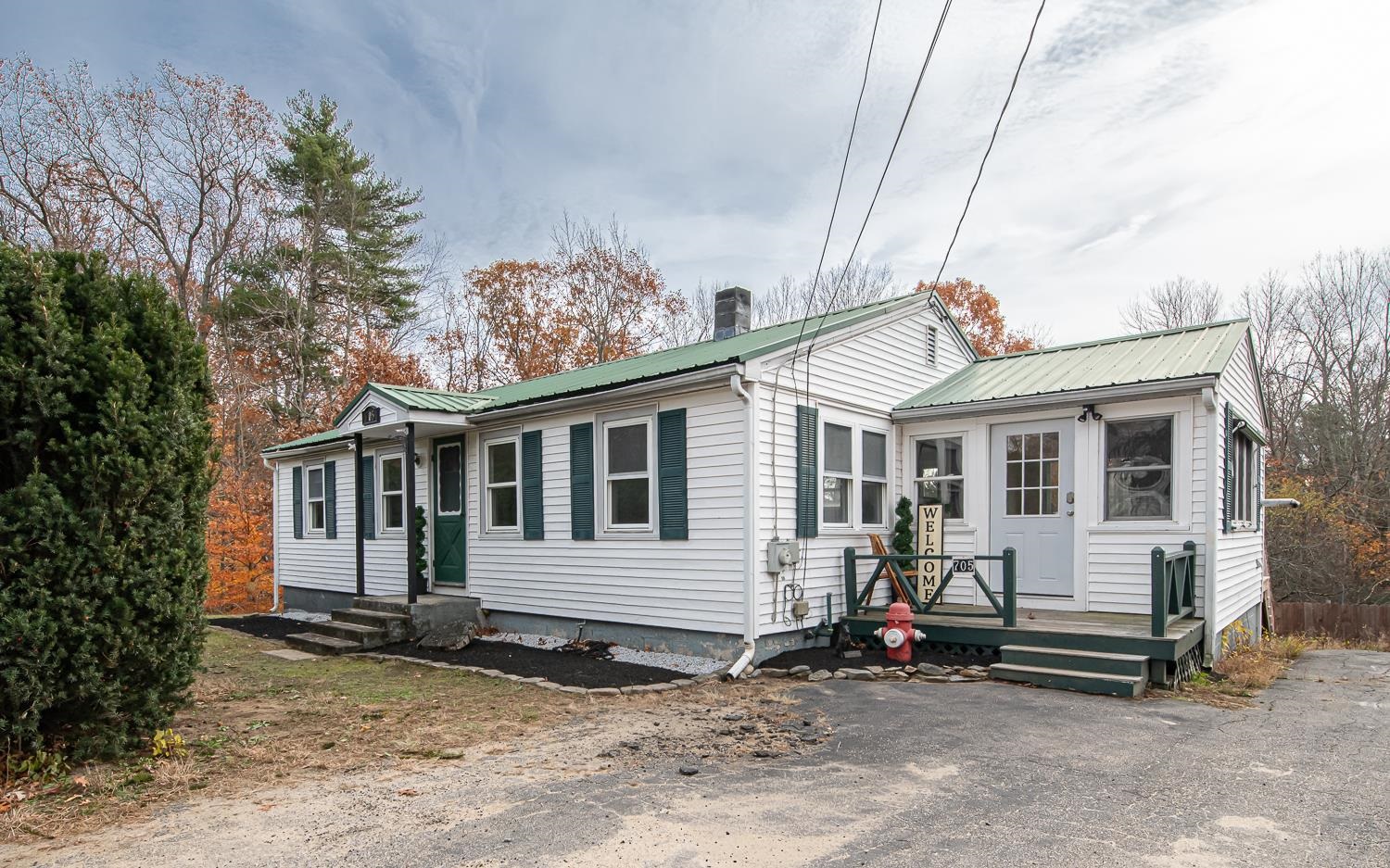 MLS 5068941: 705 Main Street, Fremont NH