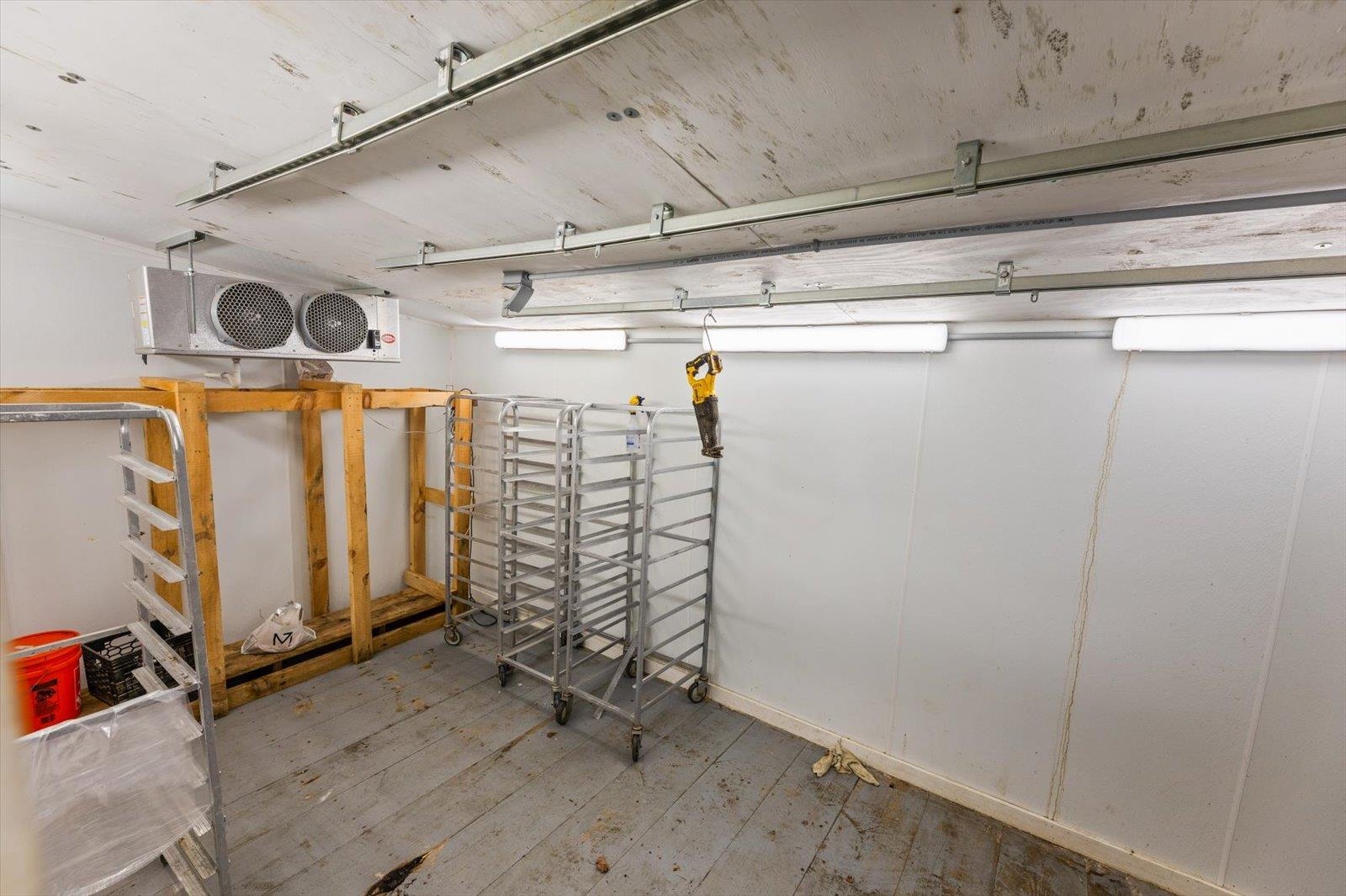 walk in freezer 24436643