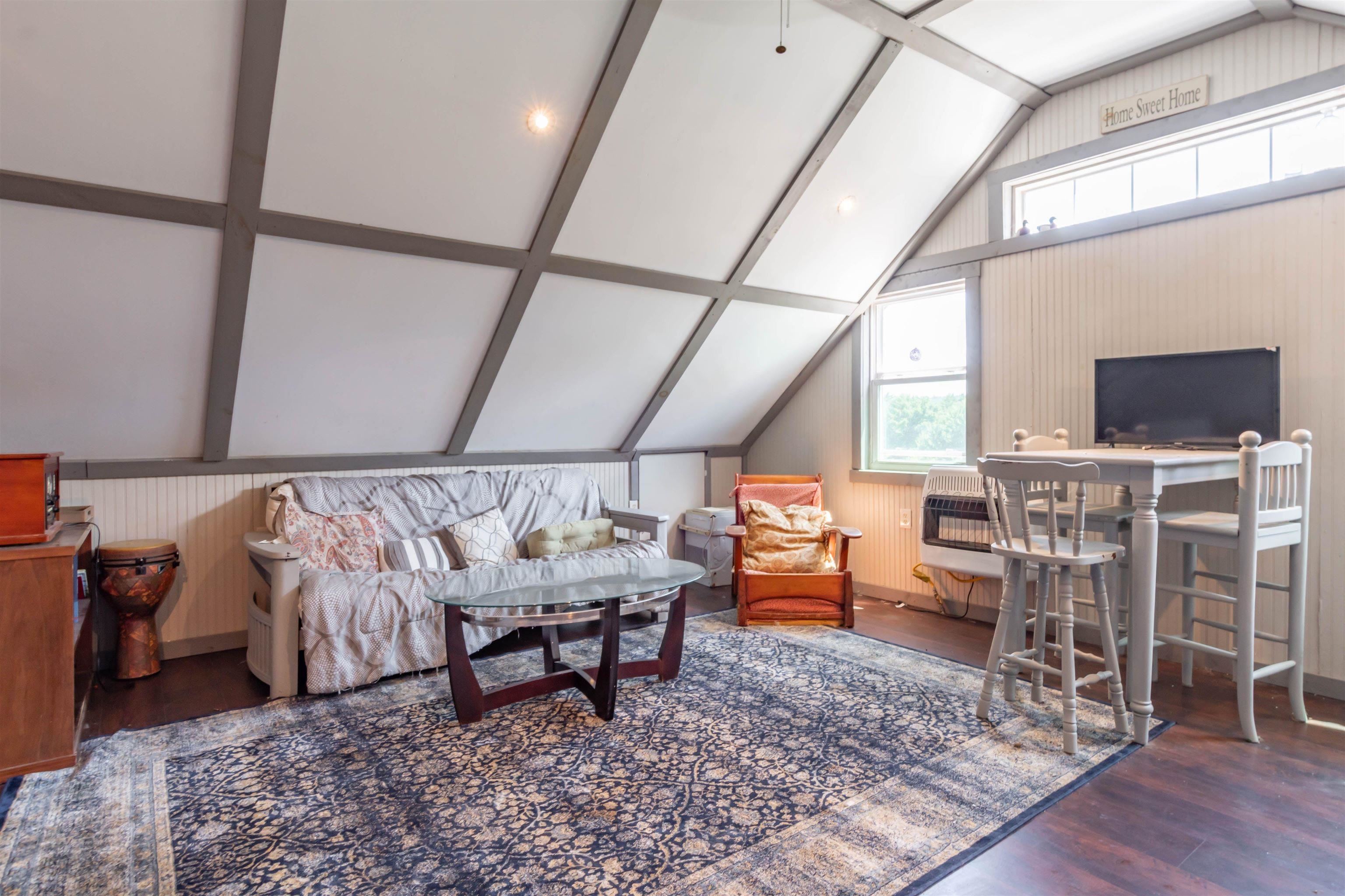 apt over barn 24436689