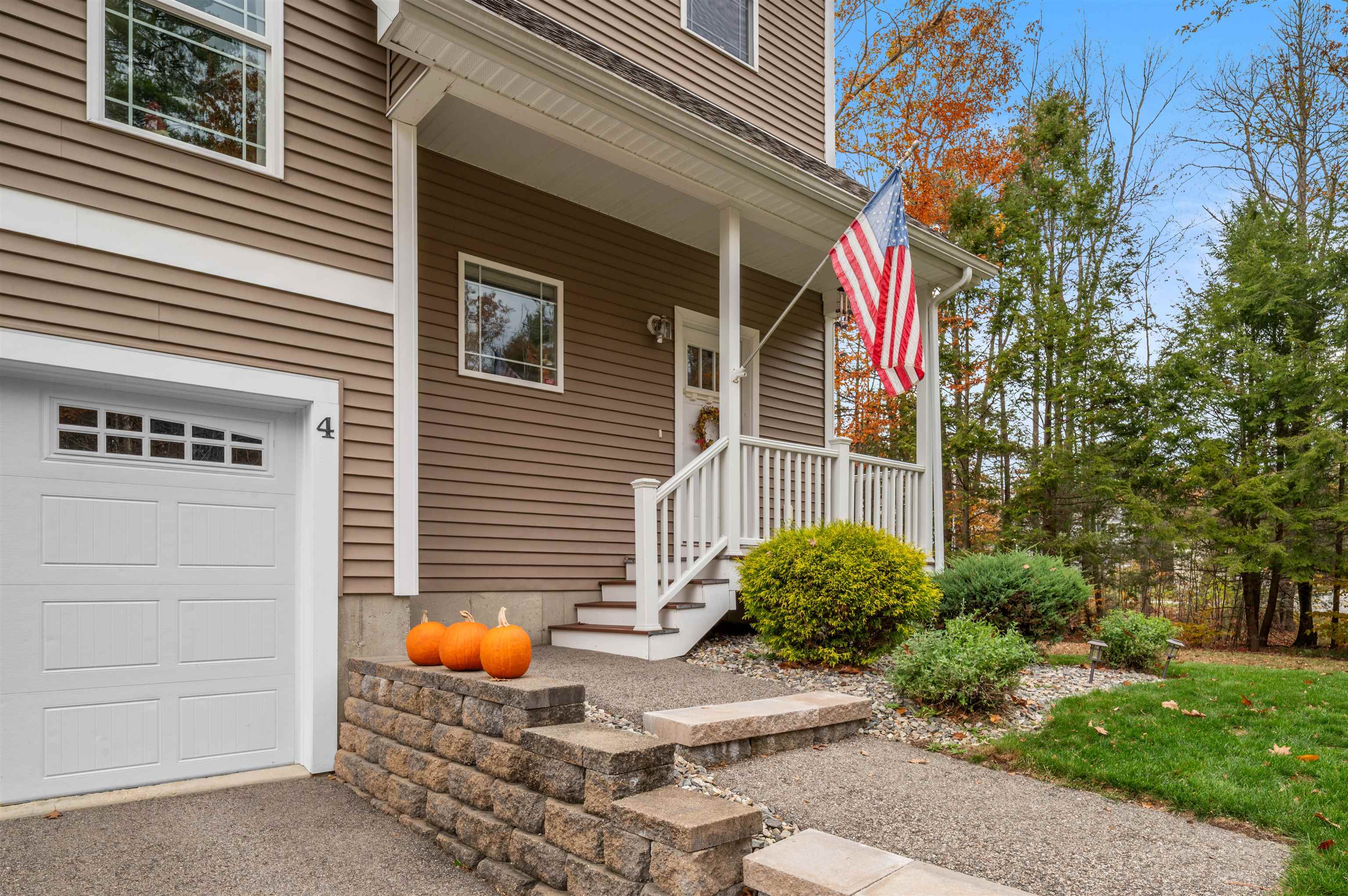 MLS 5069047: 4 Kennedy Circle, Brentwood NH