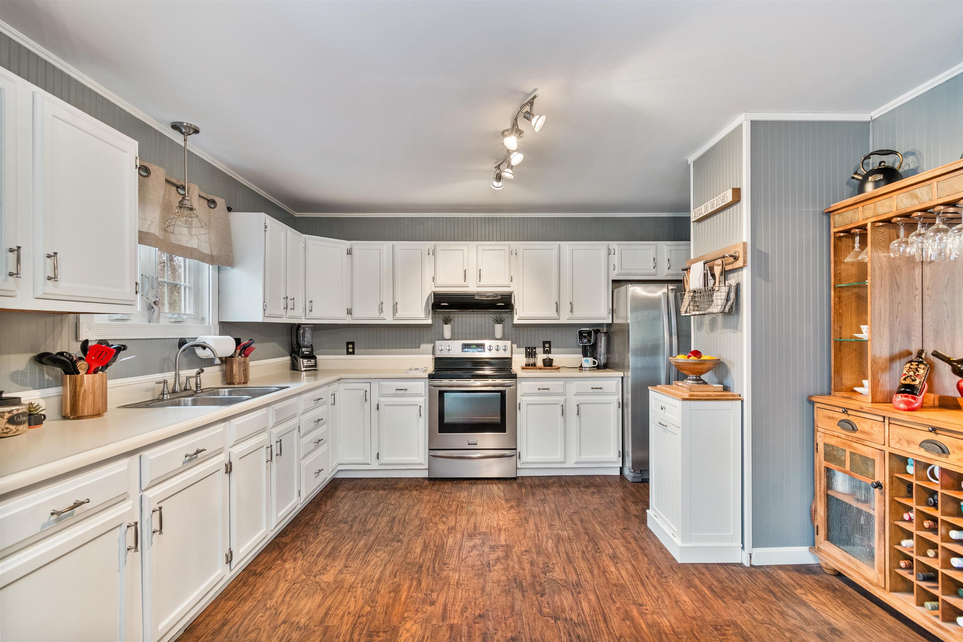 Homes for sale in Shelburne, VT | 1077 Falls Rd, Shelburne, VT 05482 | MLS# 5069191