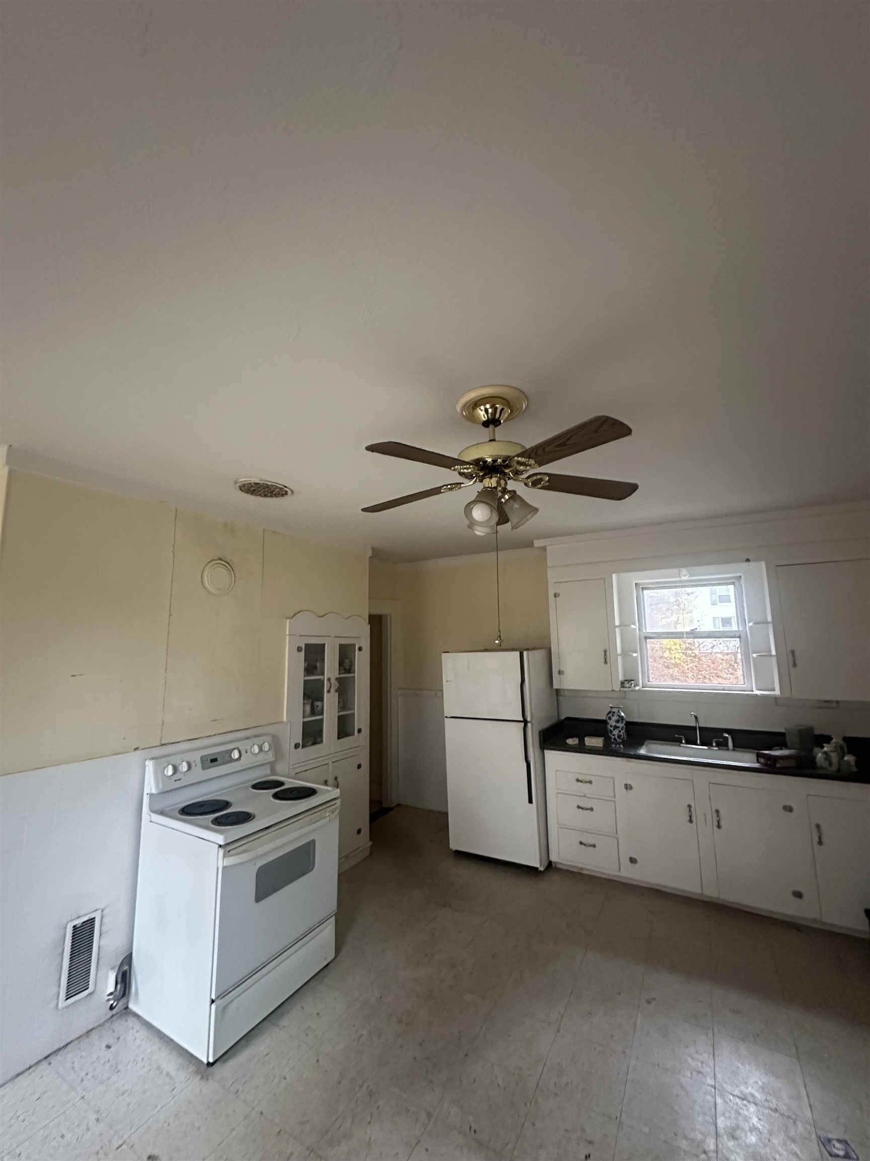 Homes for sale in Franklin, NH | 46 Sanborn St, Franklin, NH 03235 | MLS# 5069470