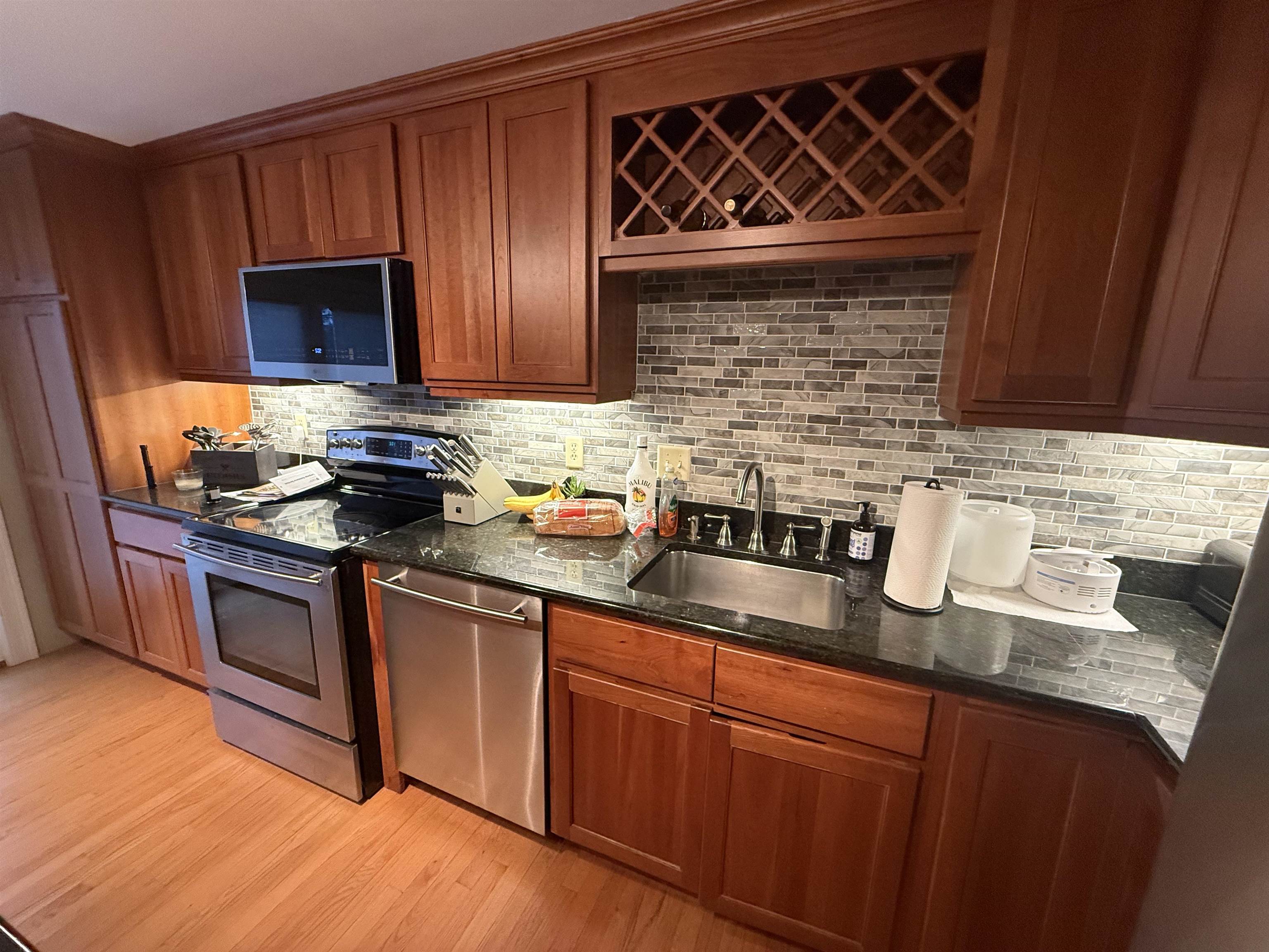 Homes for sale in Manchester, NH | 7 Picadilly Ct, Manchester, NH 03104 | MLS# 5069491