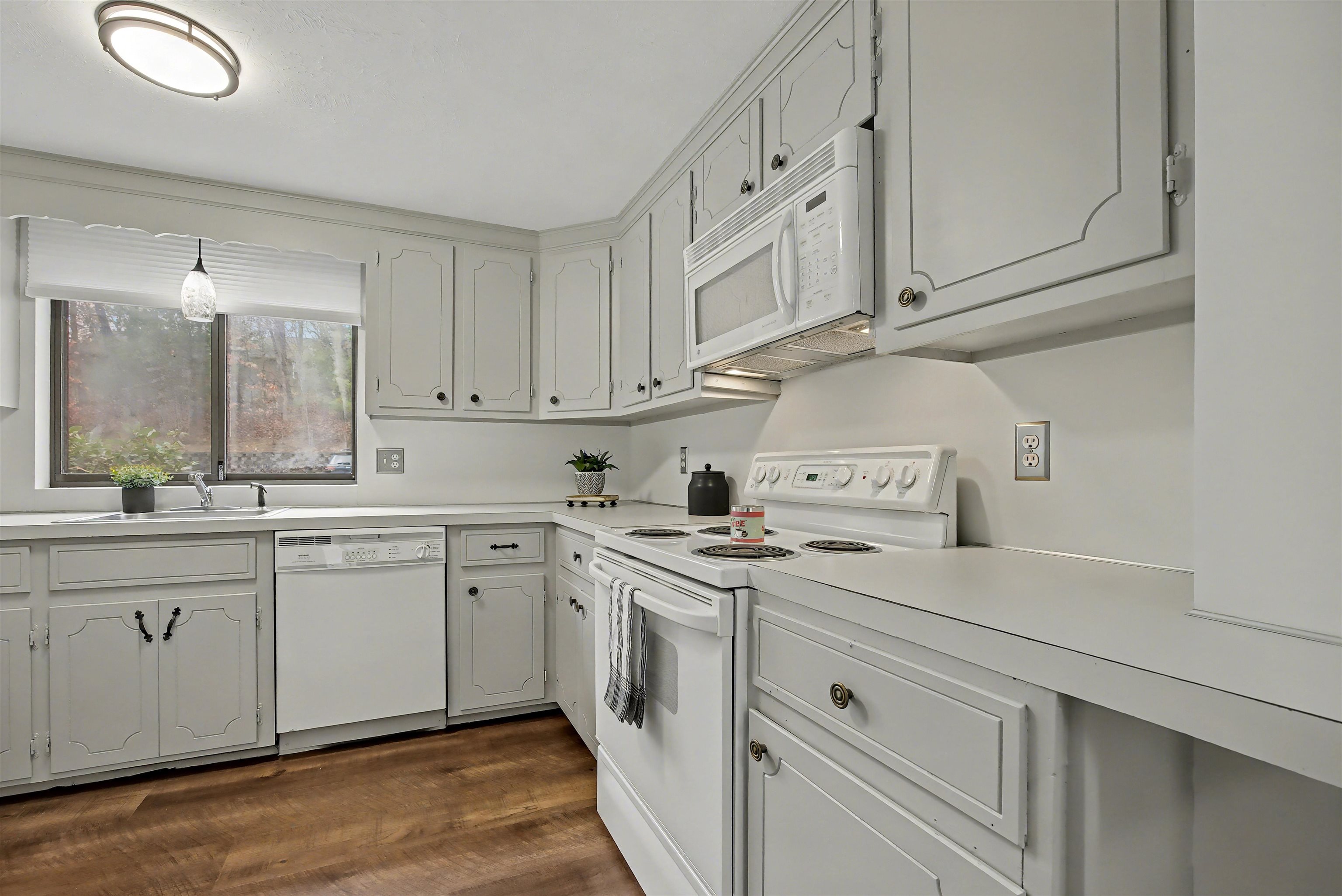 Homes for sale in Merrimack, NH | 11 Essex Green Ct, Merrimack, NH 03054 | MLS# 5069562