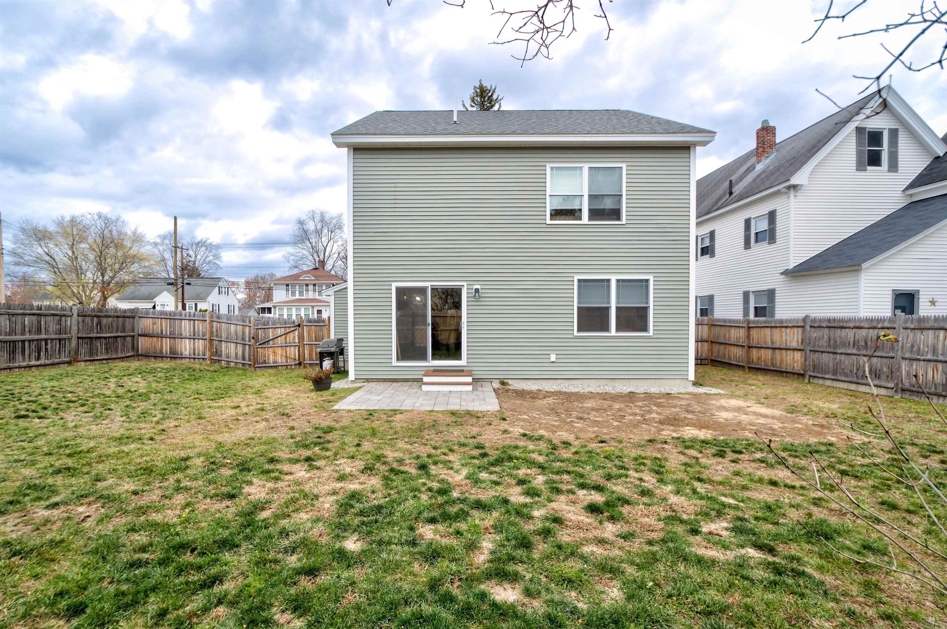 220 Mast Rd, Manchester, NH 03102