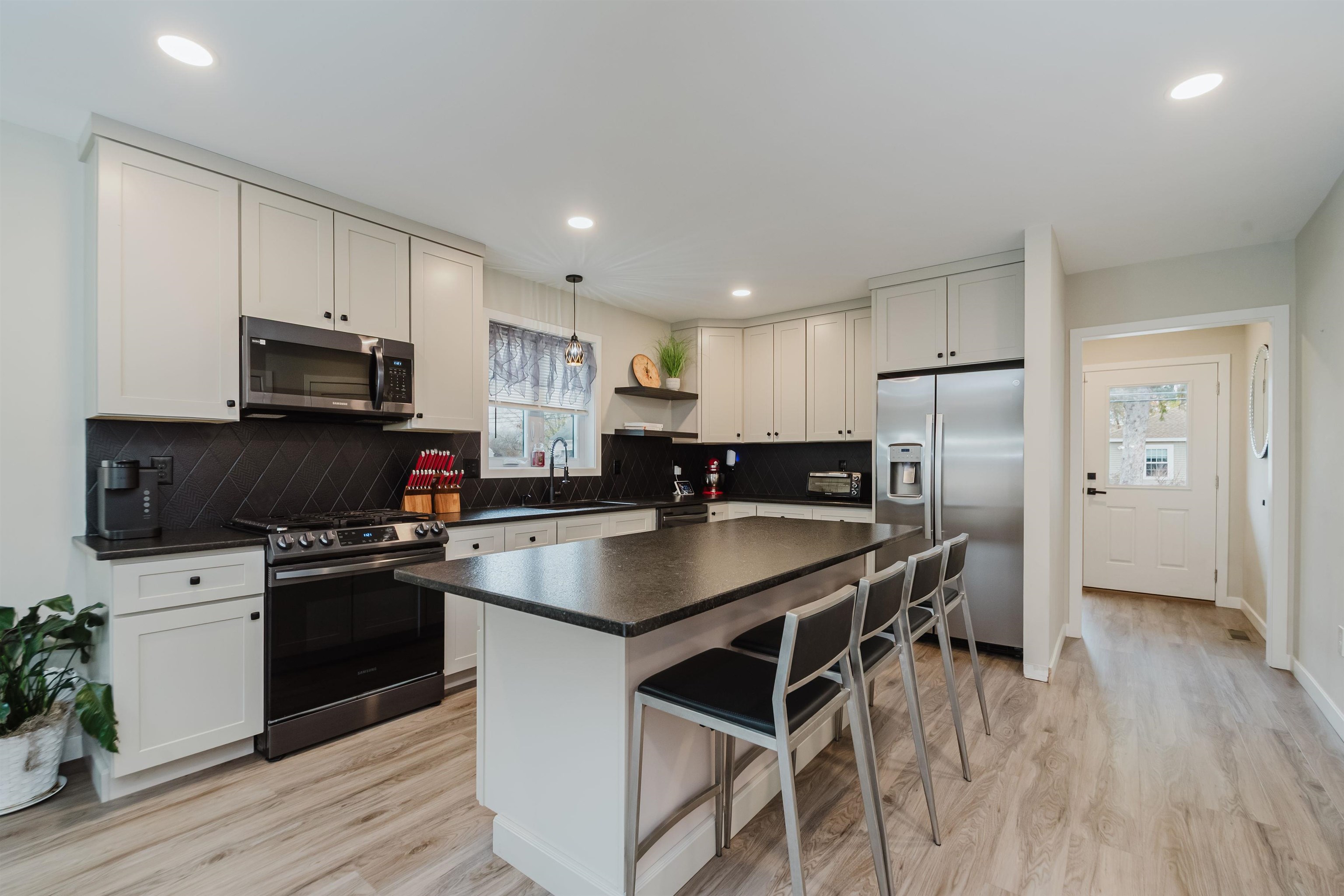 Homes for sale in Manchester, NH | 220 Mast Rd, Manchester, NH 03102 | MLS# 5069575