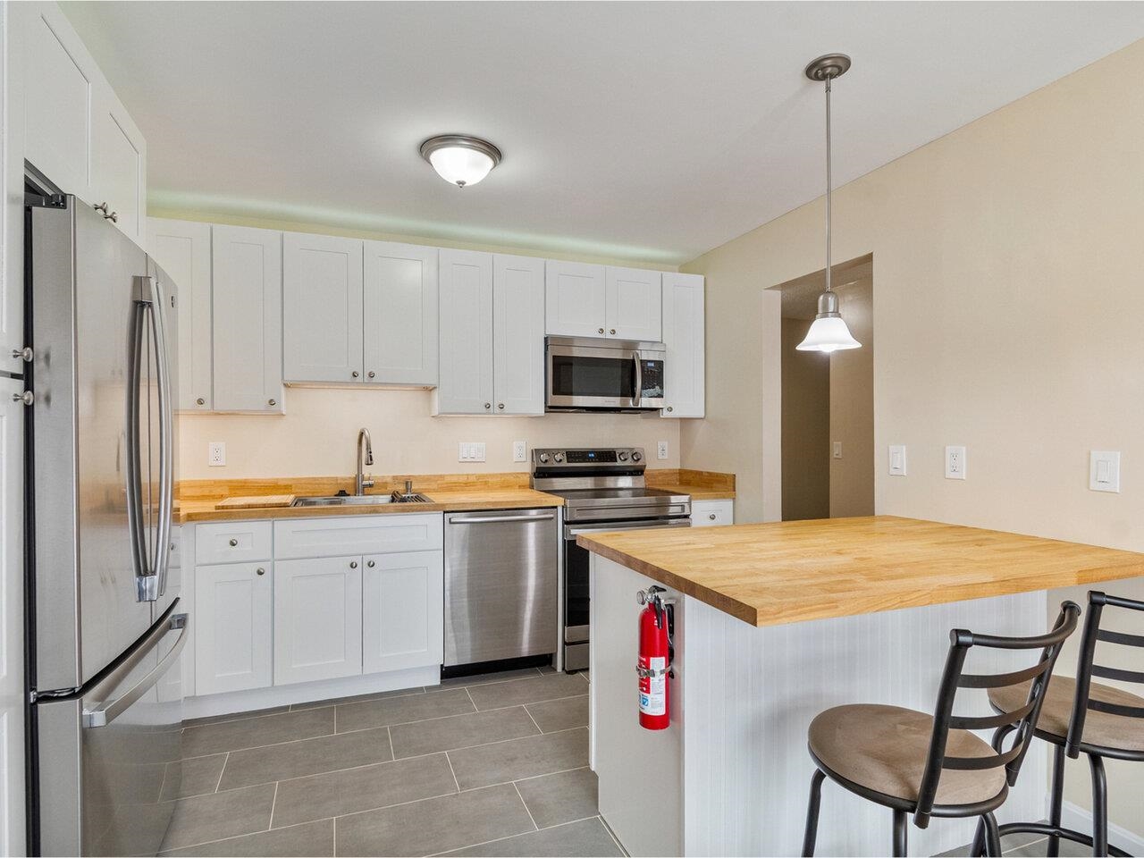 Homes for sale in South Burlington, VT | 19 Twin Oaks Ter, South Burlington, VT 05403 | MLS# 5069656