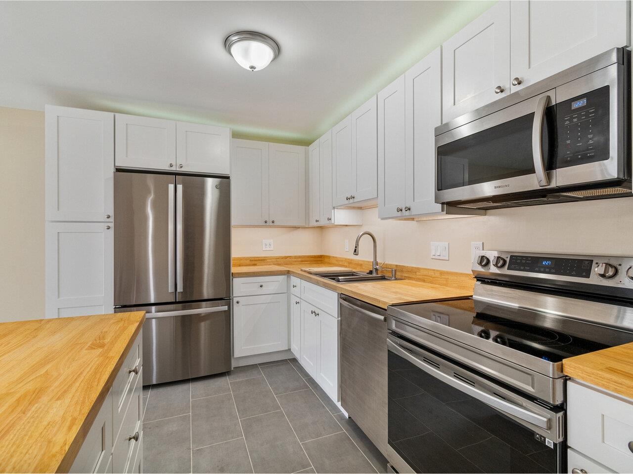 Homes for sale in South Burlington, VT | 19 Twin Oaks Ter, South Burlington, VT 05403 | MLS# 5069656