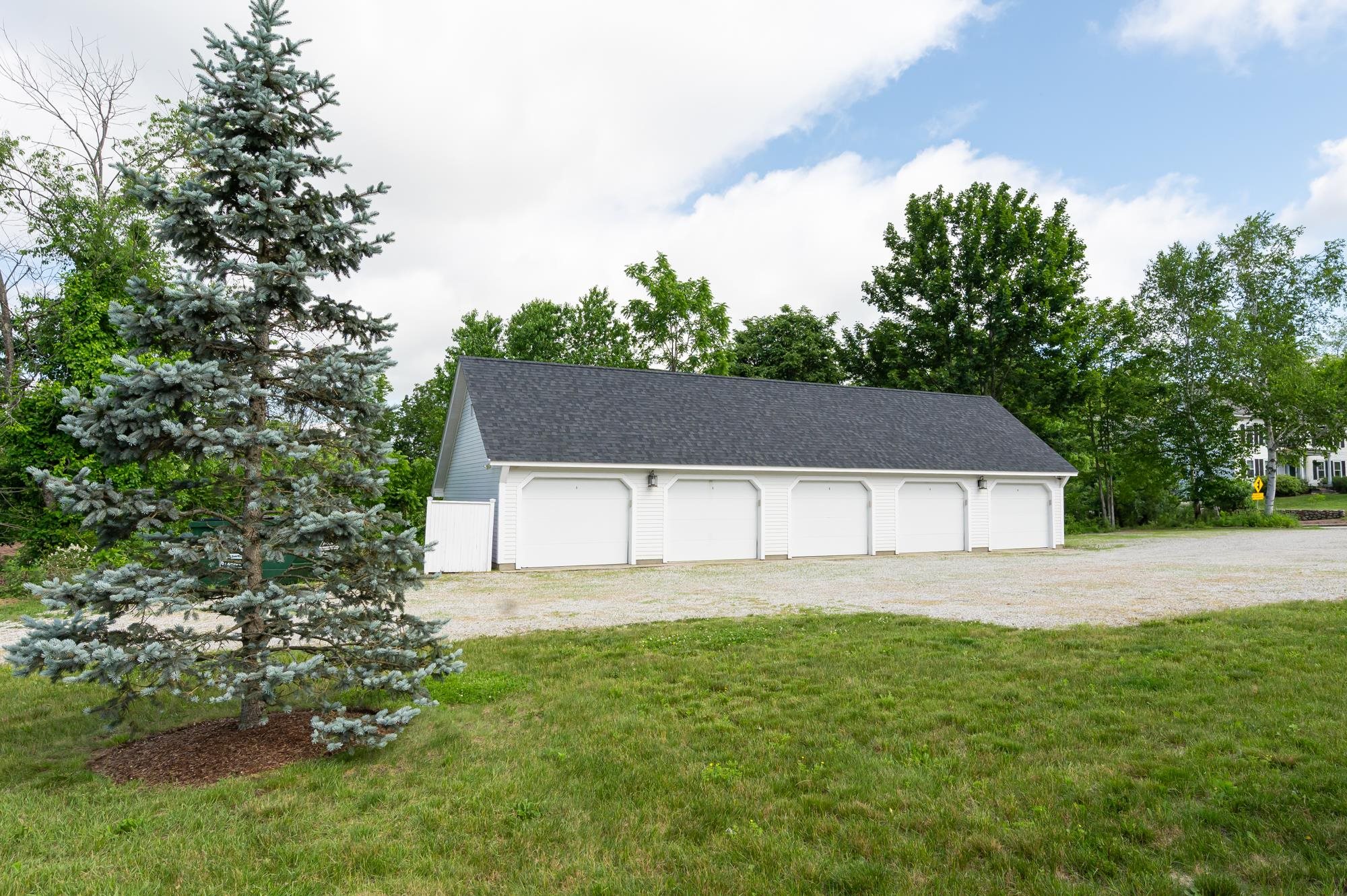 26 N Main St, Mont Vernon, NH 03057