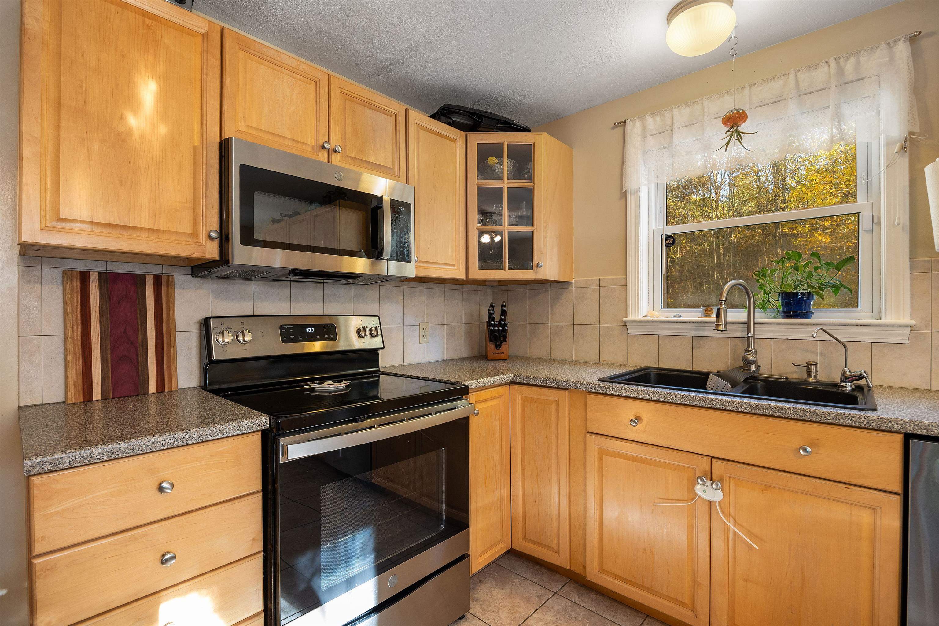 Homes for sale in Pembroke, NH | 245B Beacon Hill Rd #B, Pembroke, NH 03275 | MLS# 5069791