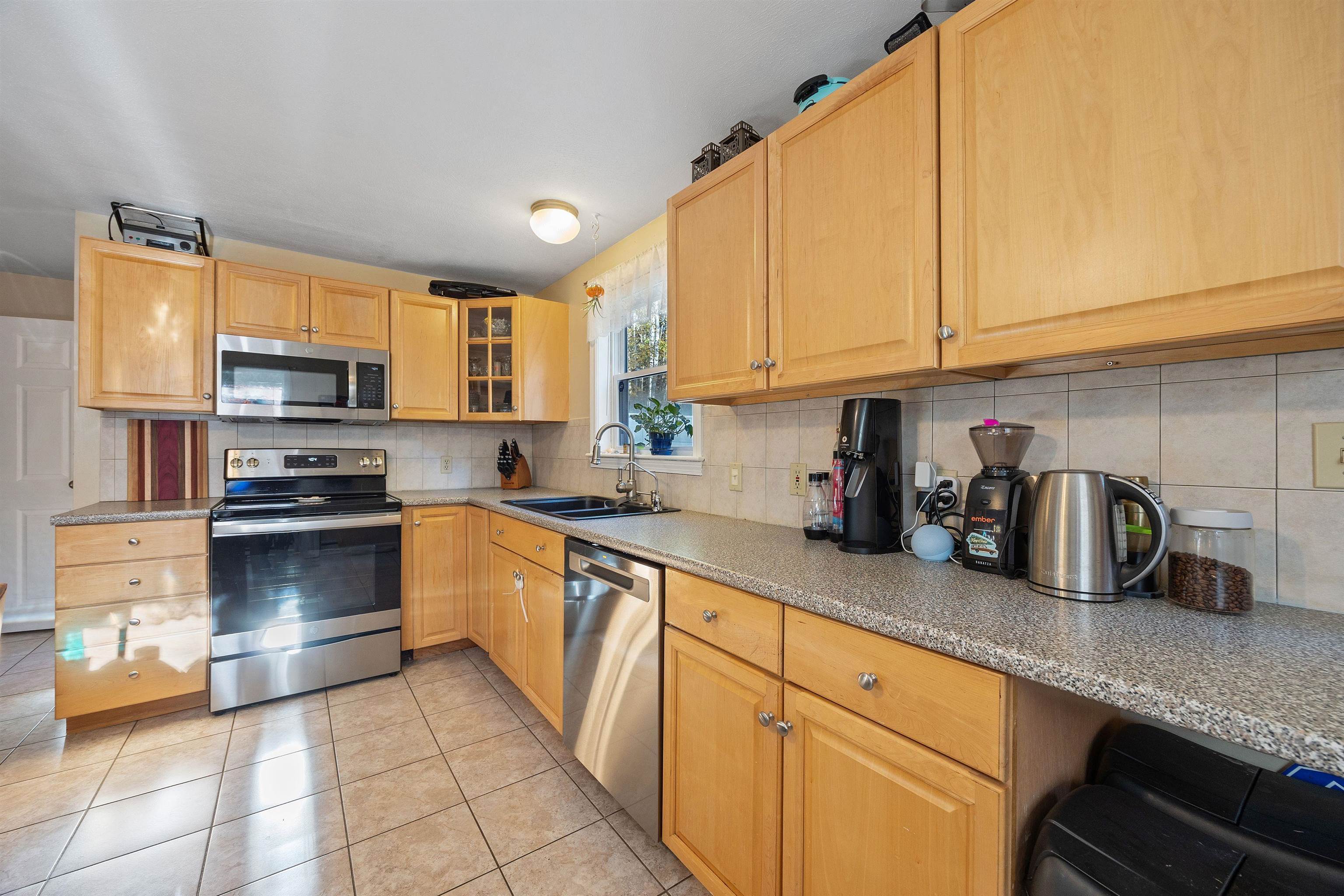 Homes for sale in Pembroke, NH | 245B Beacon Hill Rd #B, Pembroke, NH 03275 | MLS# 5069791