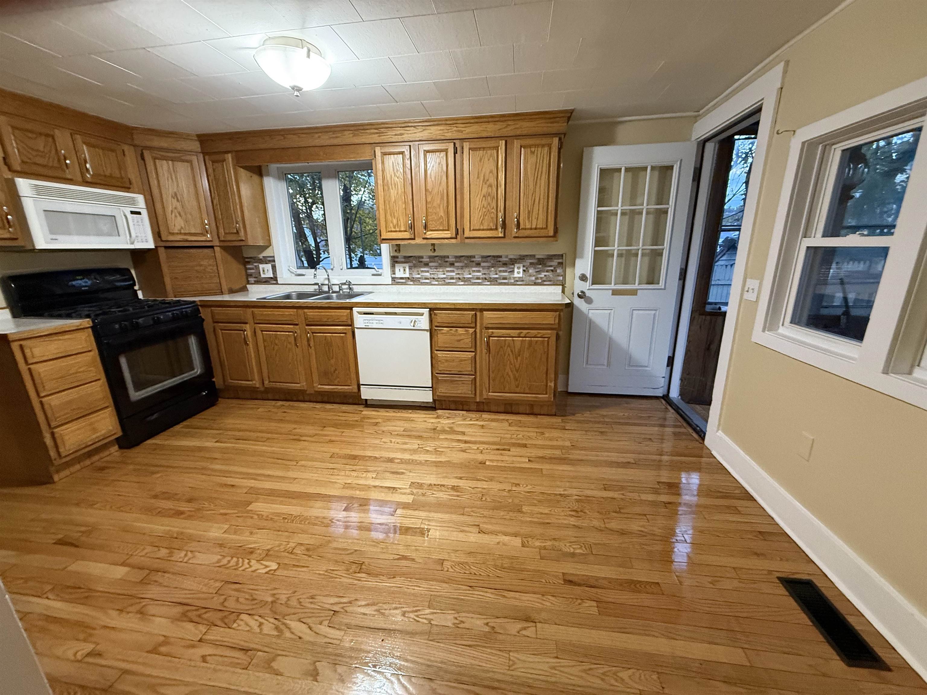 Homes for sale in Nashua, NH | 97 Linwood St, Nashua, NH 03060 | MLS# 5069813