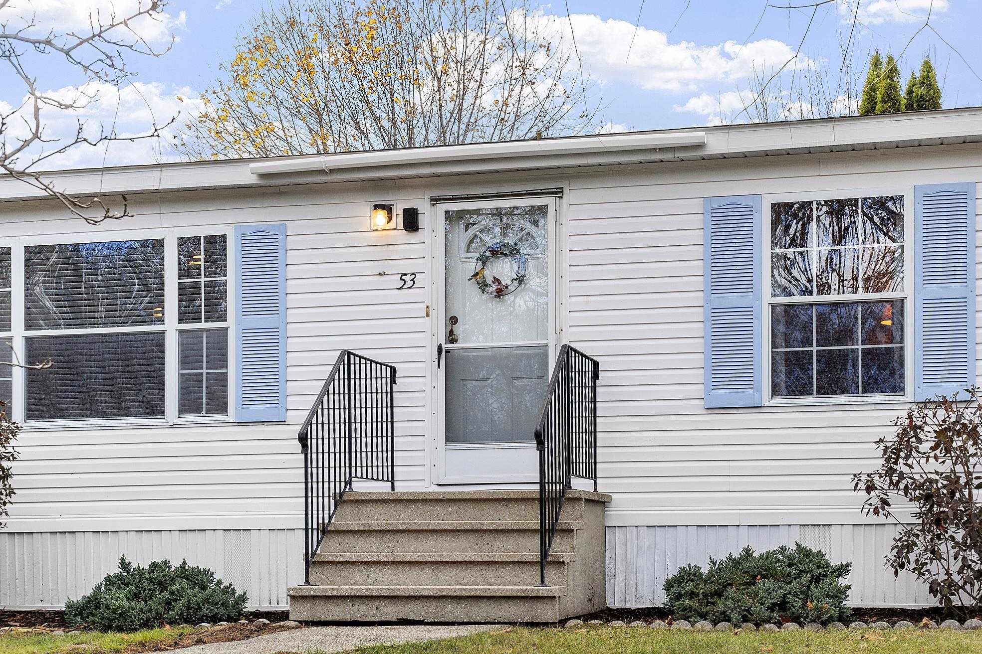 53 Oak Dr, North Hampton, NH 03862