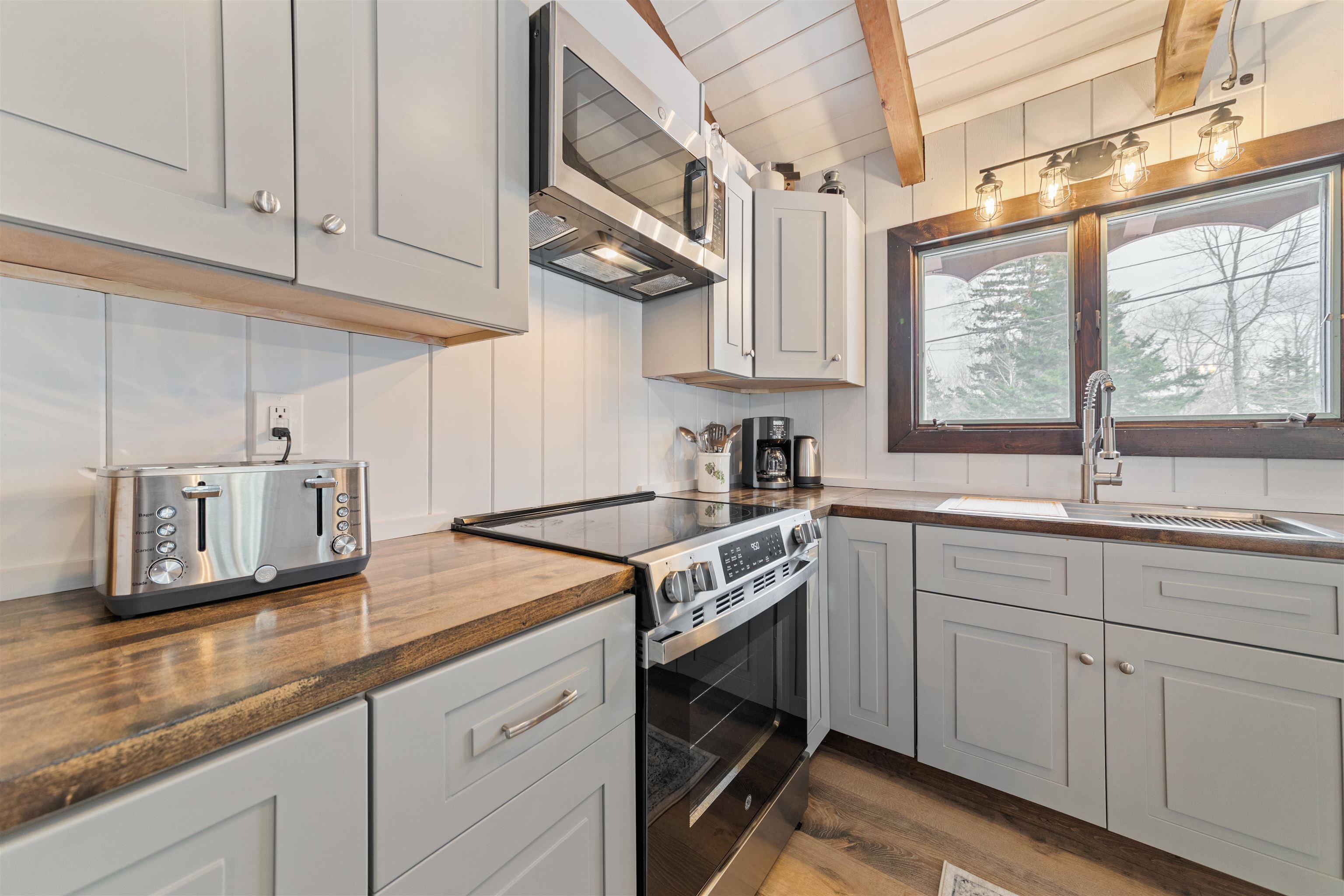 Homes for sale in Dover, VT | 261 Handle Rd, Dover, VT 05356 | MLS# 5070023