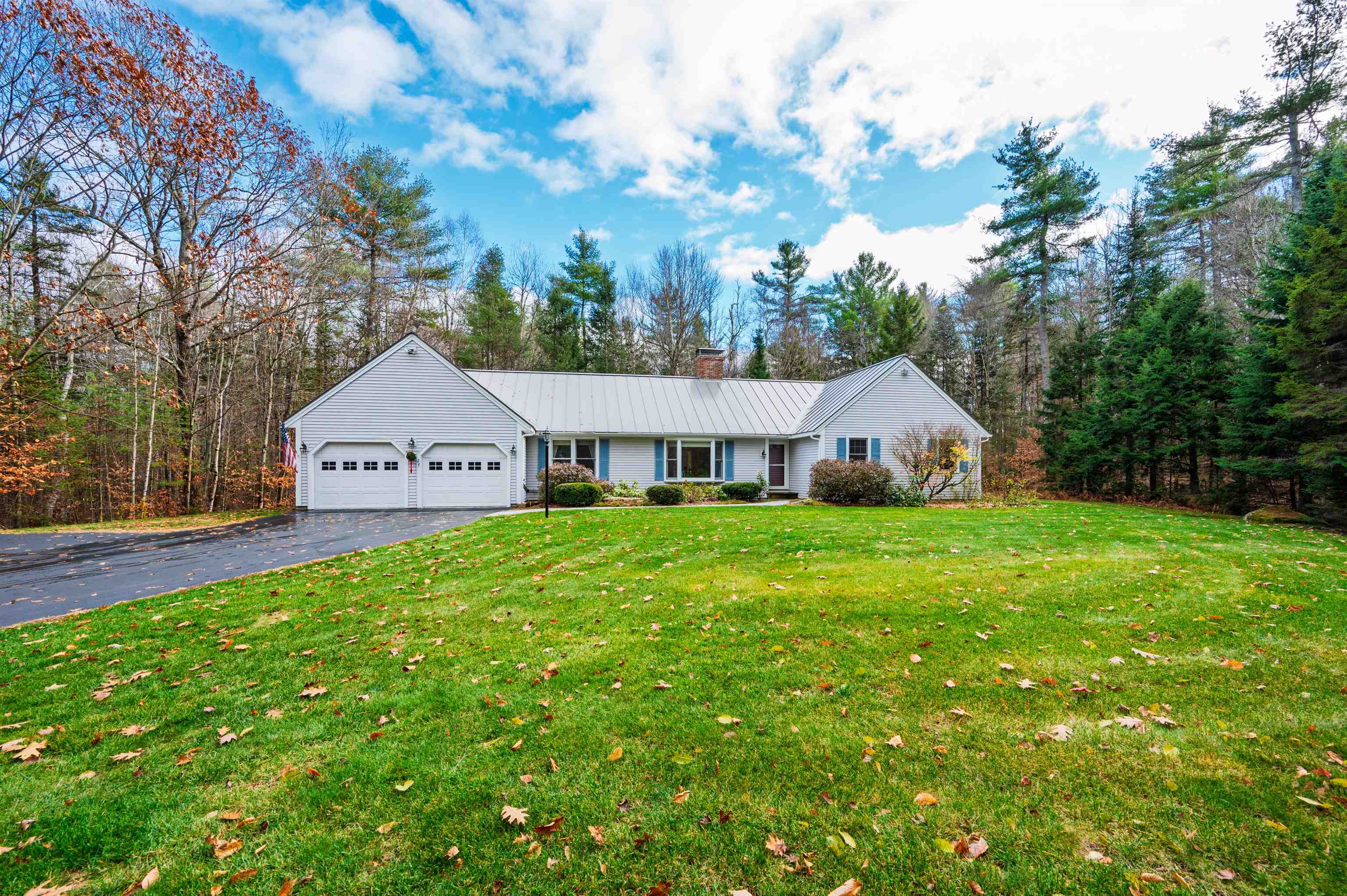 NEW LONDON NH Home for sale $$695,000 | $364 per sq.ft.