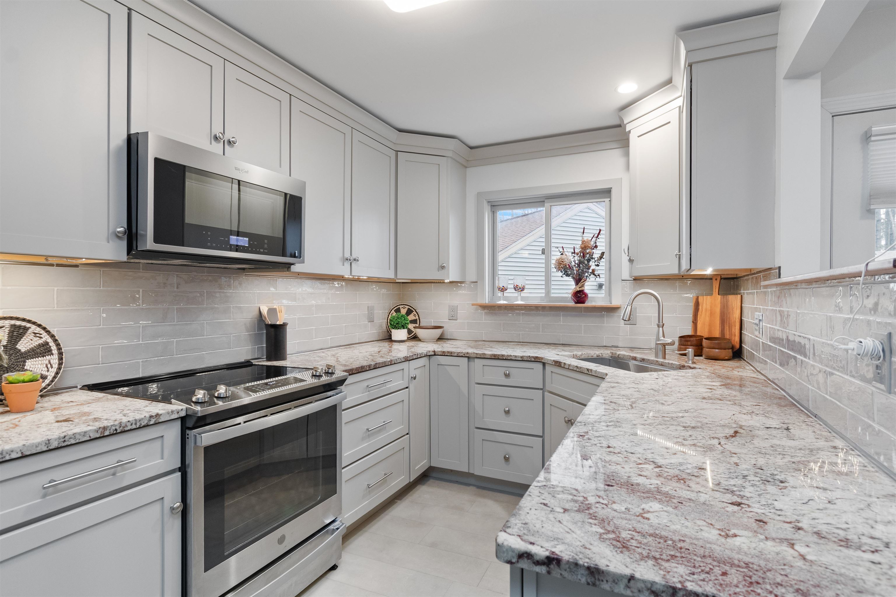 Homes for sale in Shelburne, VT | 224 Locust Hl, Shelburne, VT 05482 | MLS# 5070292