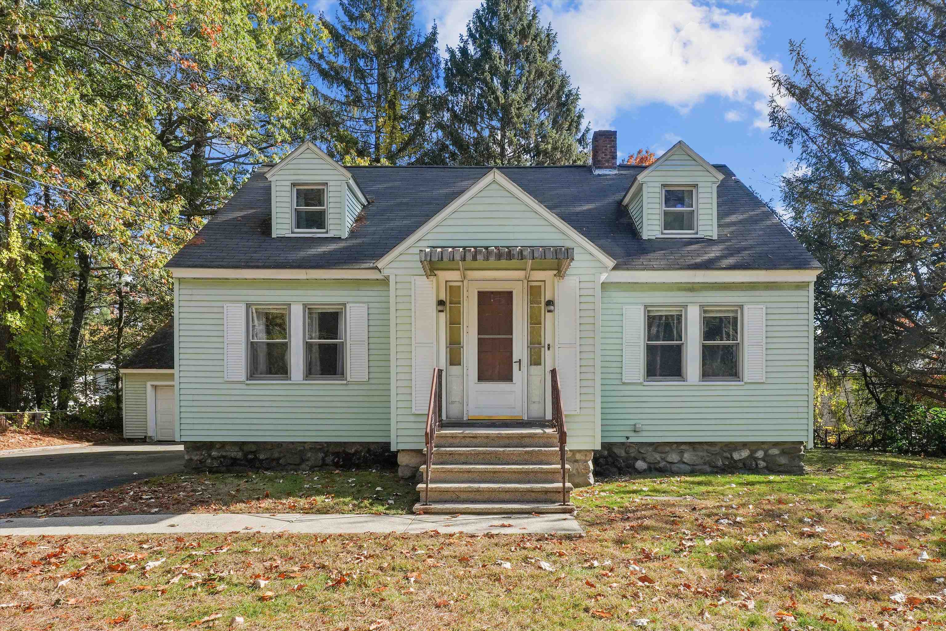 MLS 5070457: 293 Lawrence Road, Salem NH