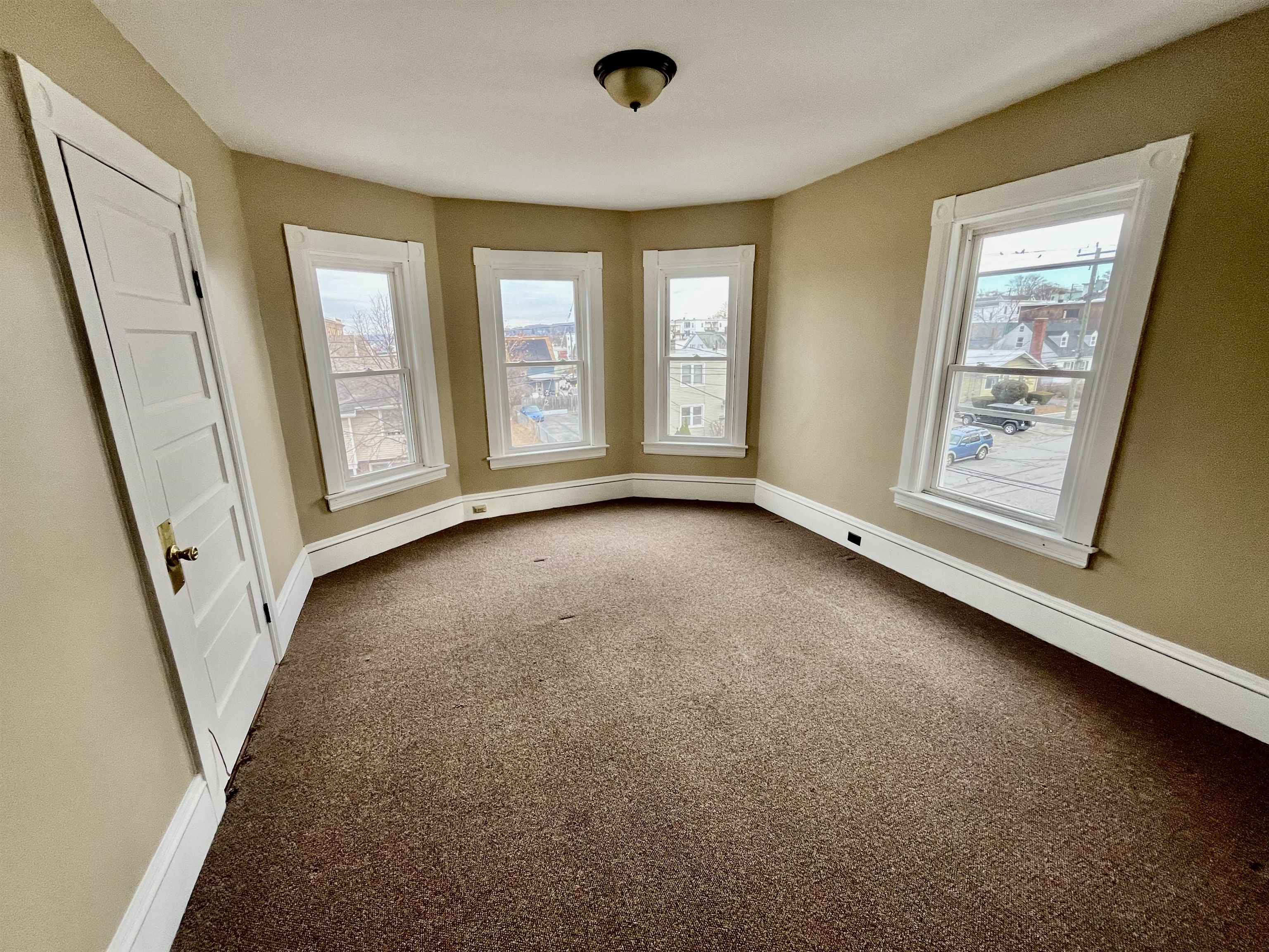 Homes for sale in Manchester, NH | 507 Clay St, Manchester, NH 03103 | MLS# 5070597