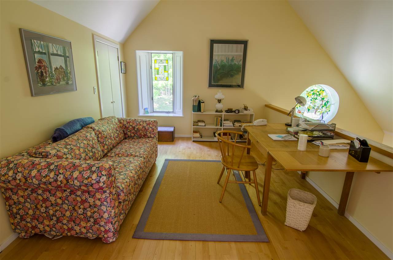 6 Mottau Dr, Lyndeborough, NH 03082