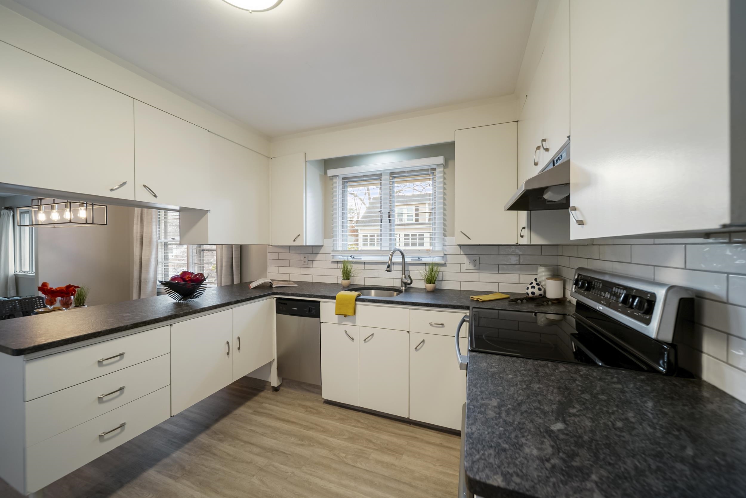 Homes for sale in Manchester, NH | 90 Glenwood St, Manchester, NH 03102 | MLS# 5070701