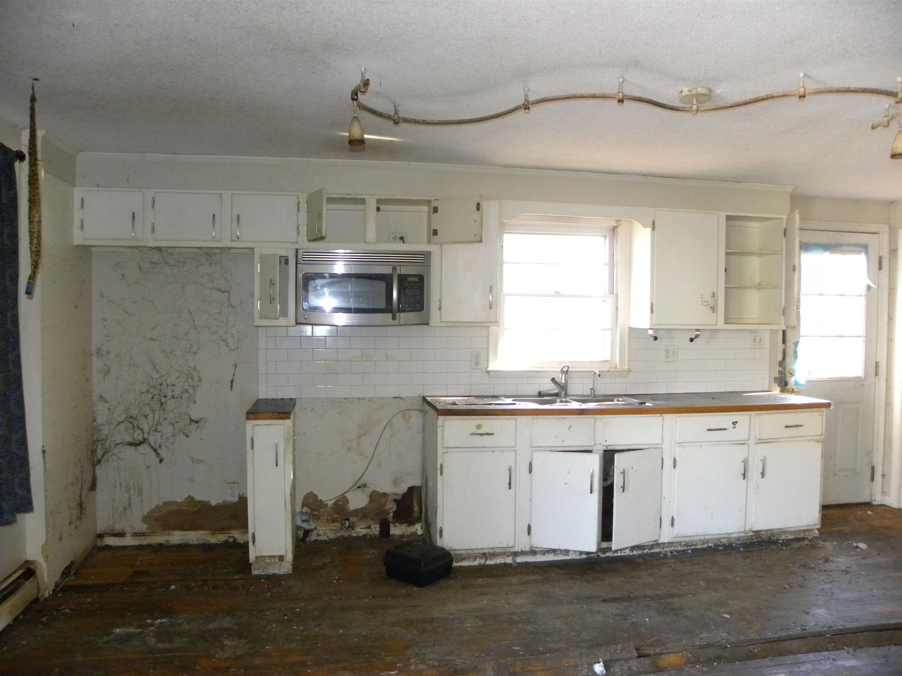 Homes for sale in Manchester, NH | 60 W Elmwood Ave, Manchester, NH 03103 | MLS# 5070816