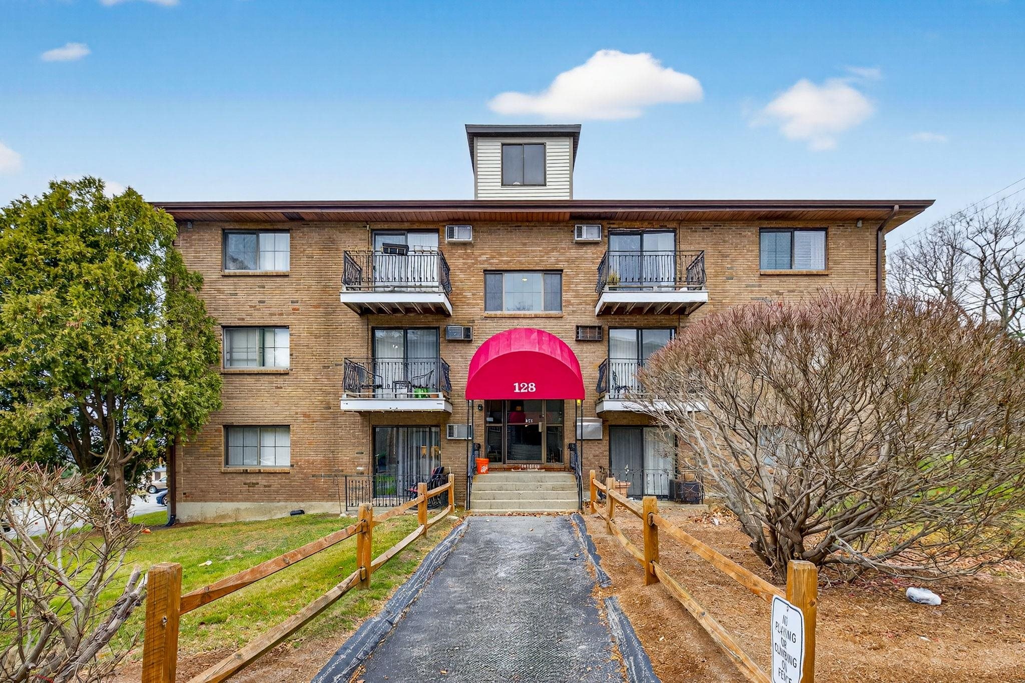 Homes for sale in Hooksett, NH | 128 Mammoth Rd #122, Hooksett, NH 03106 | MLS# 5071037