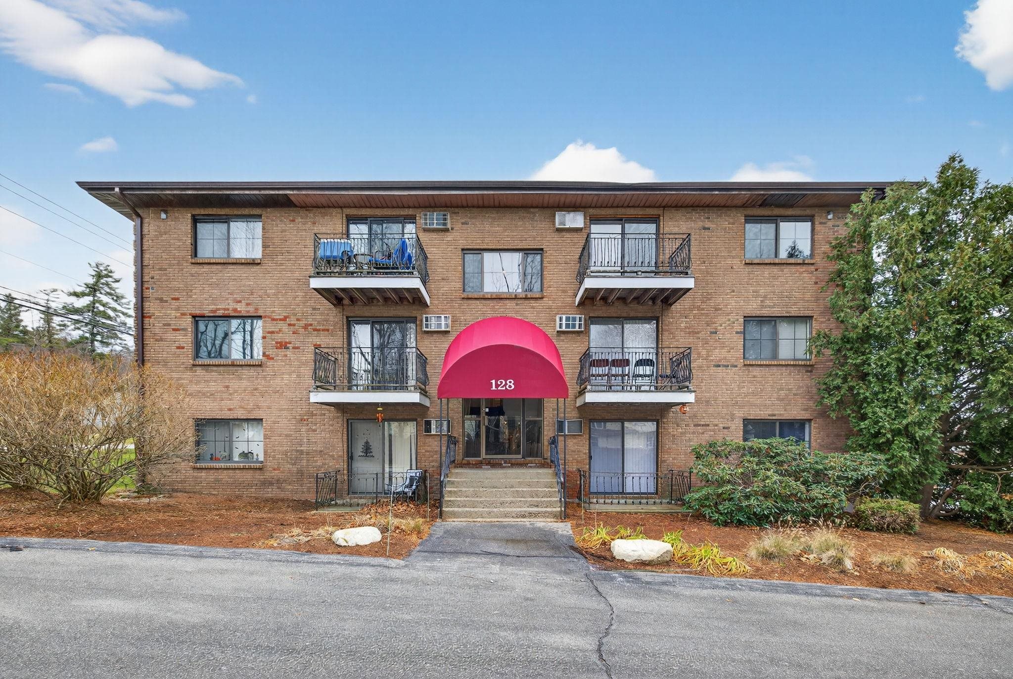 Homes for sale in Hooksett, NH | 128 Mammoth Rd #122, Hooksett, NH 03106 | MLS# 5071037