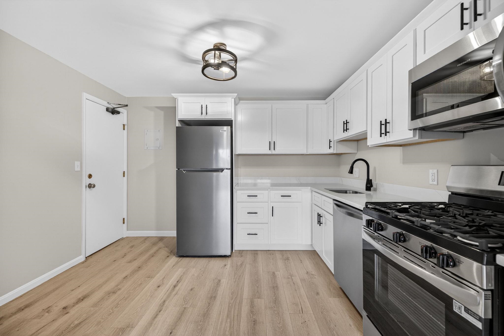 Homes for sale in Hooksett, NH | 128 Mammoth Rd #122, Hooksett, NH 03106 | MLS# 5071037